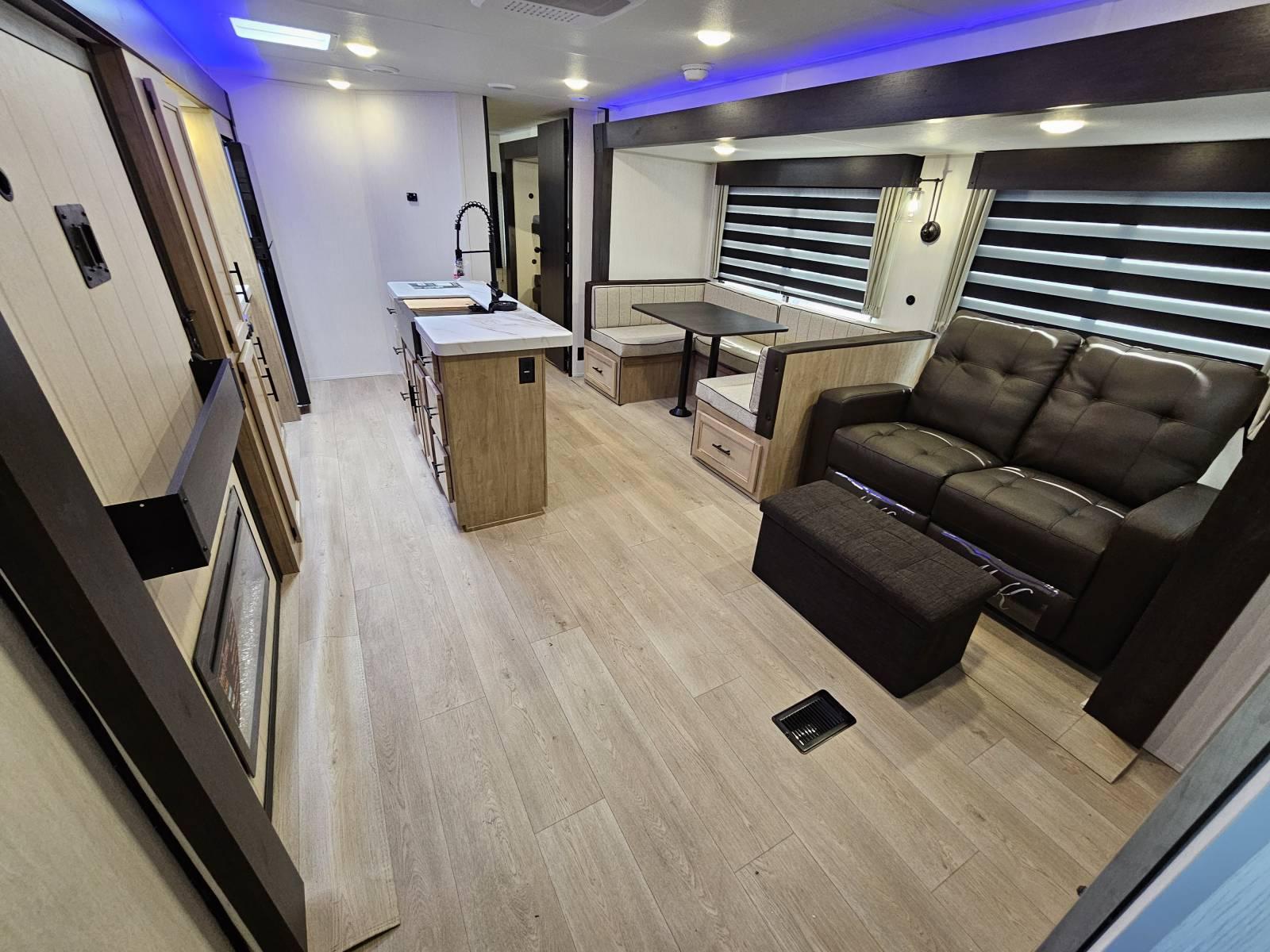 2026 Forest River 2026 Forest River Cherokee Wolf Den - thumbnail 4