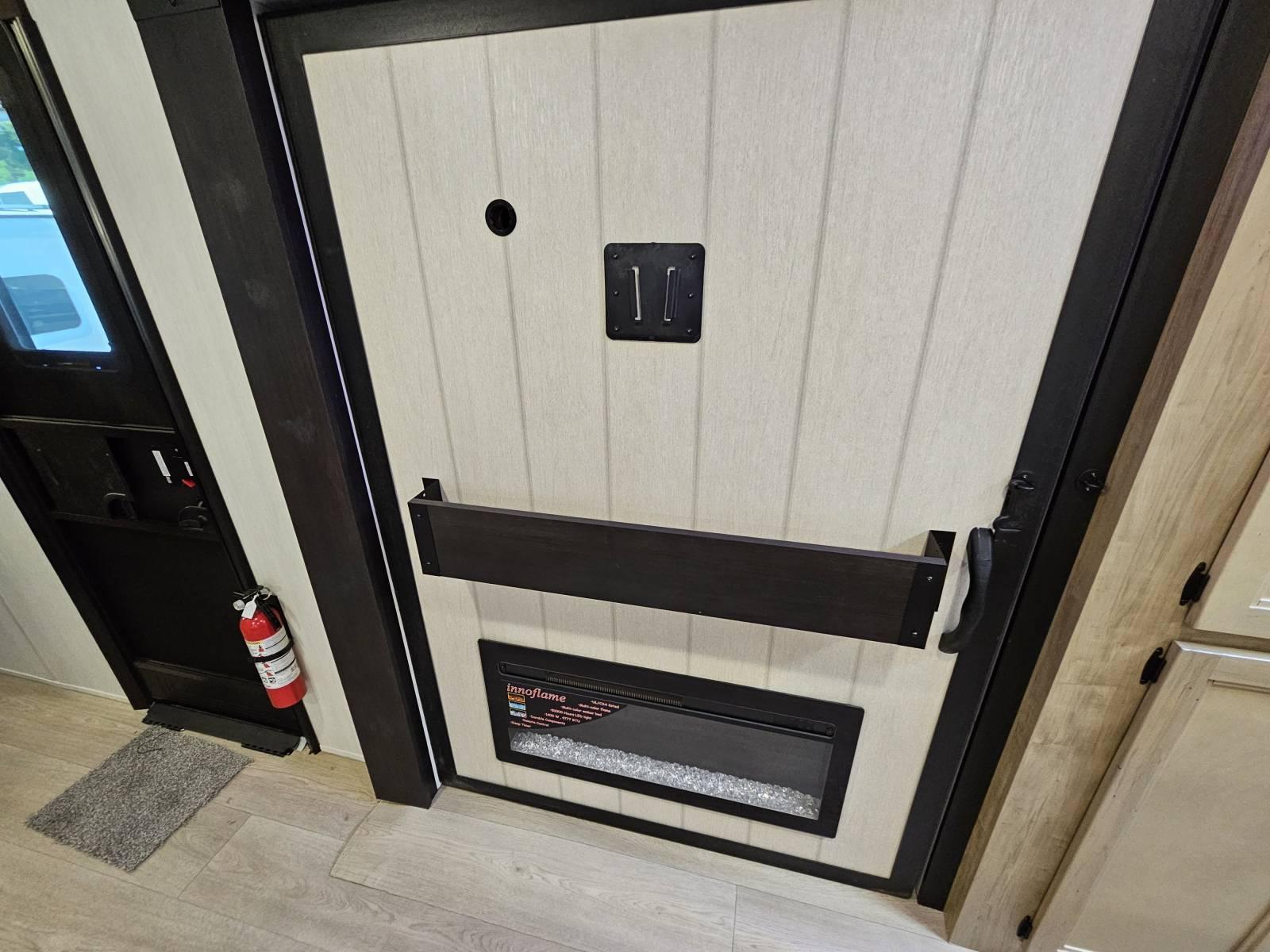 2026 Forest River 2026 Forest River Cherokee Wolf Den - thumbnail 7