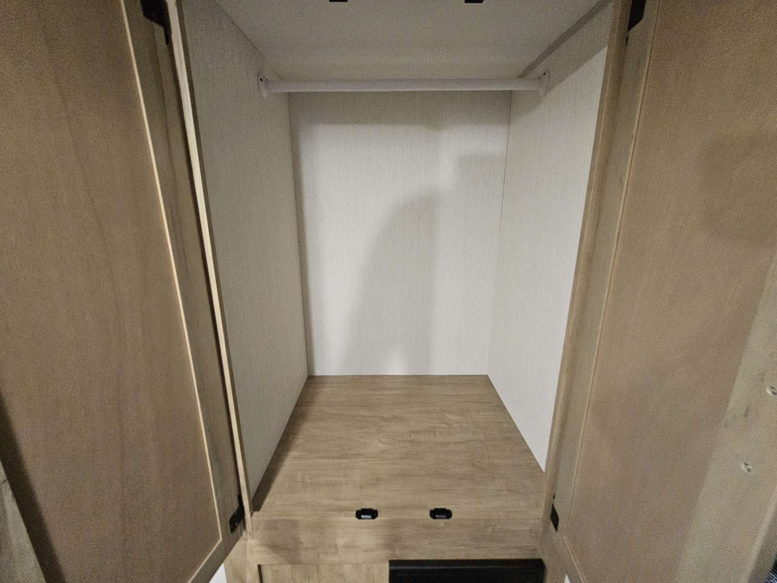 2026 Forest River 2026 Forest River Cherokee Wolf Den - thumbnail 17