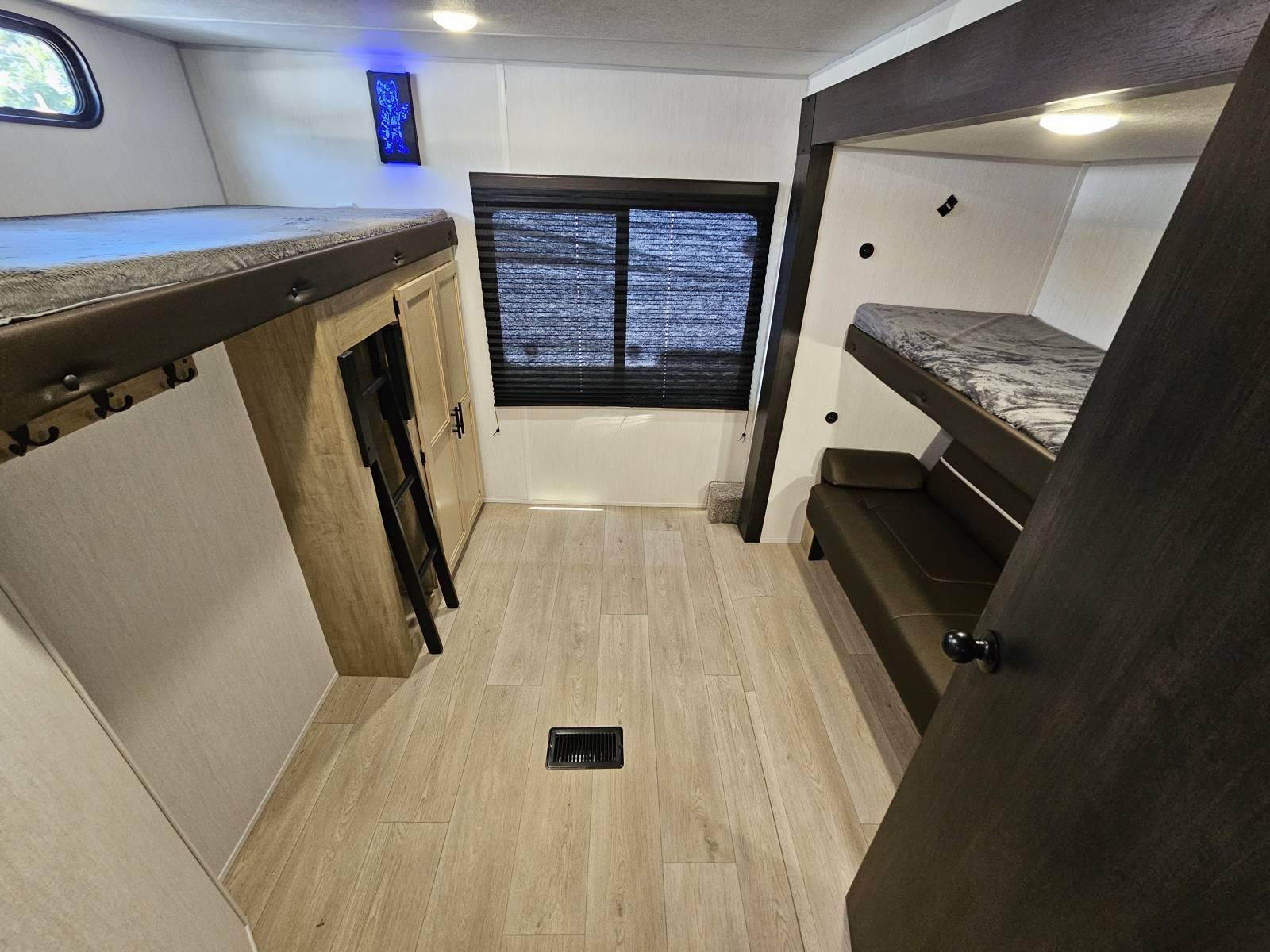 2026 Forest River 2026 Forest River Cherokee Wolf Den - thumbnail 18