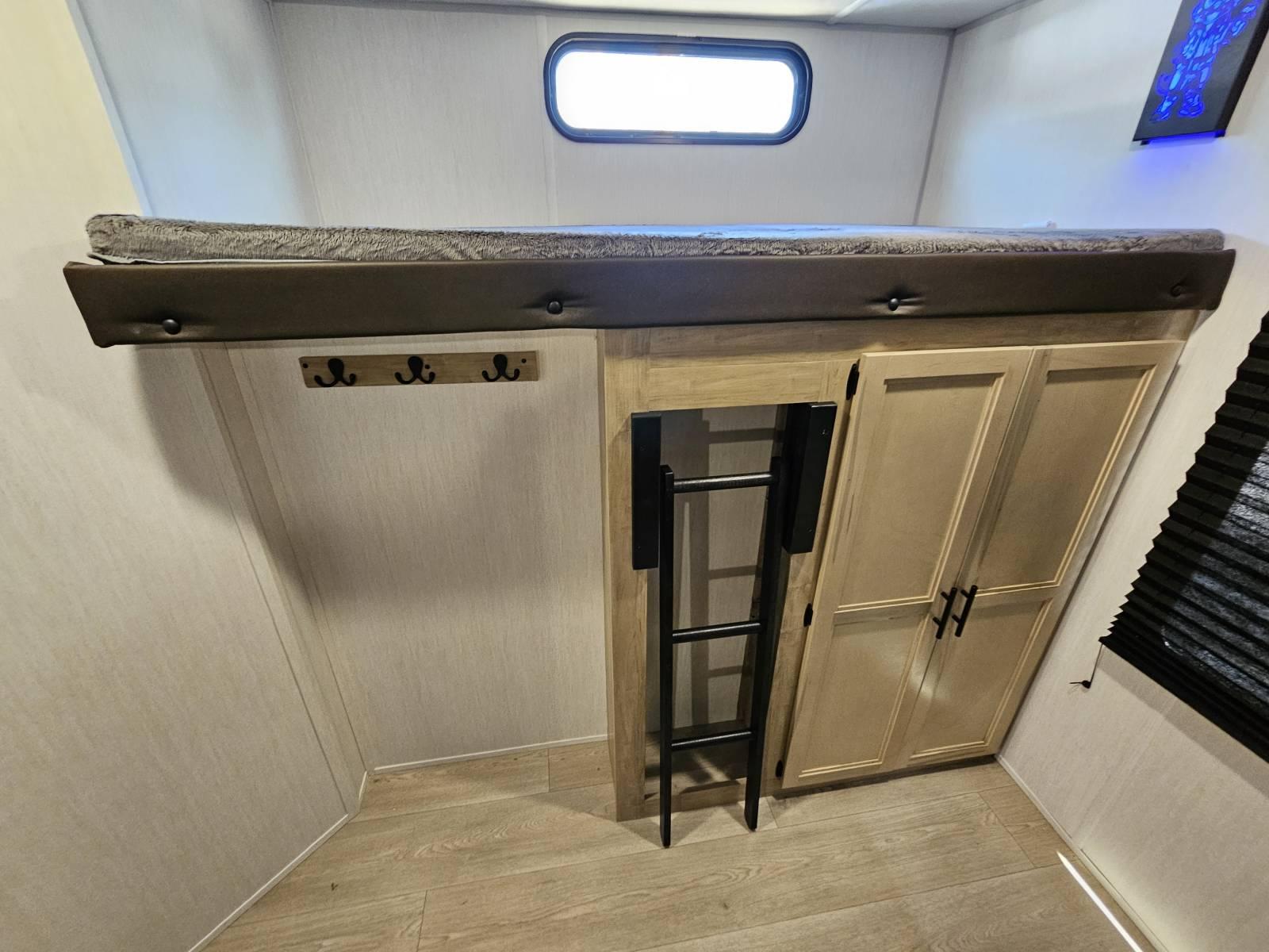 2026 Forest River 2026 Forest River Cherokee Wolf Den - thumbnail 20