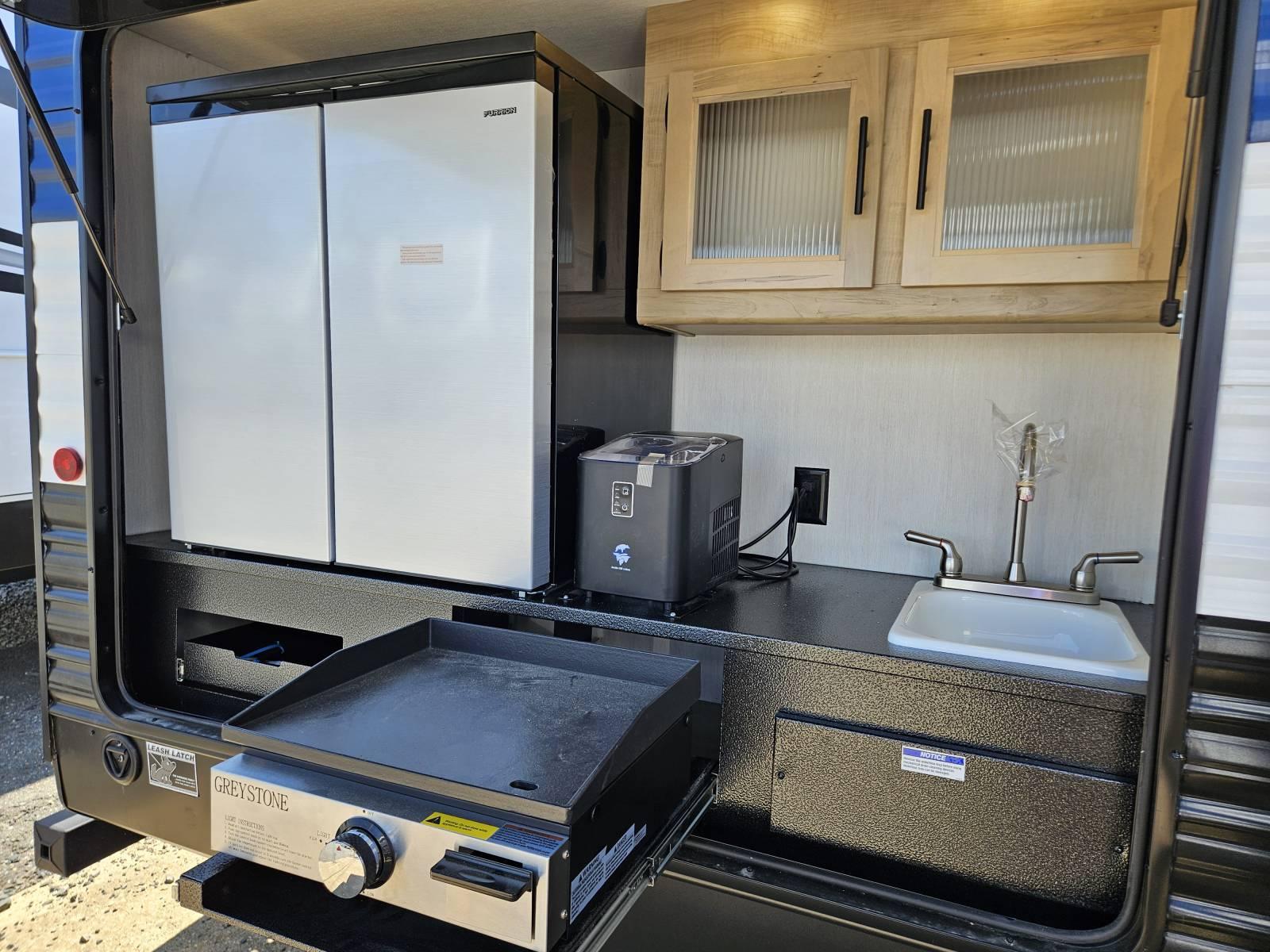 2026 Forest River 2026 Forest River Cherokee Wolf Den - thumbnail 24