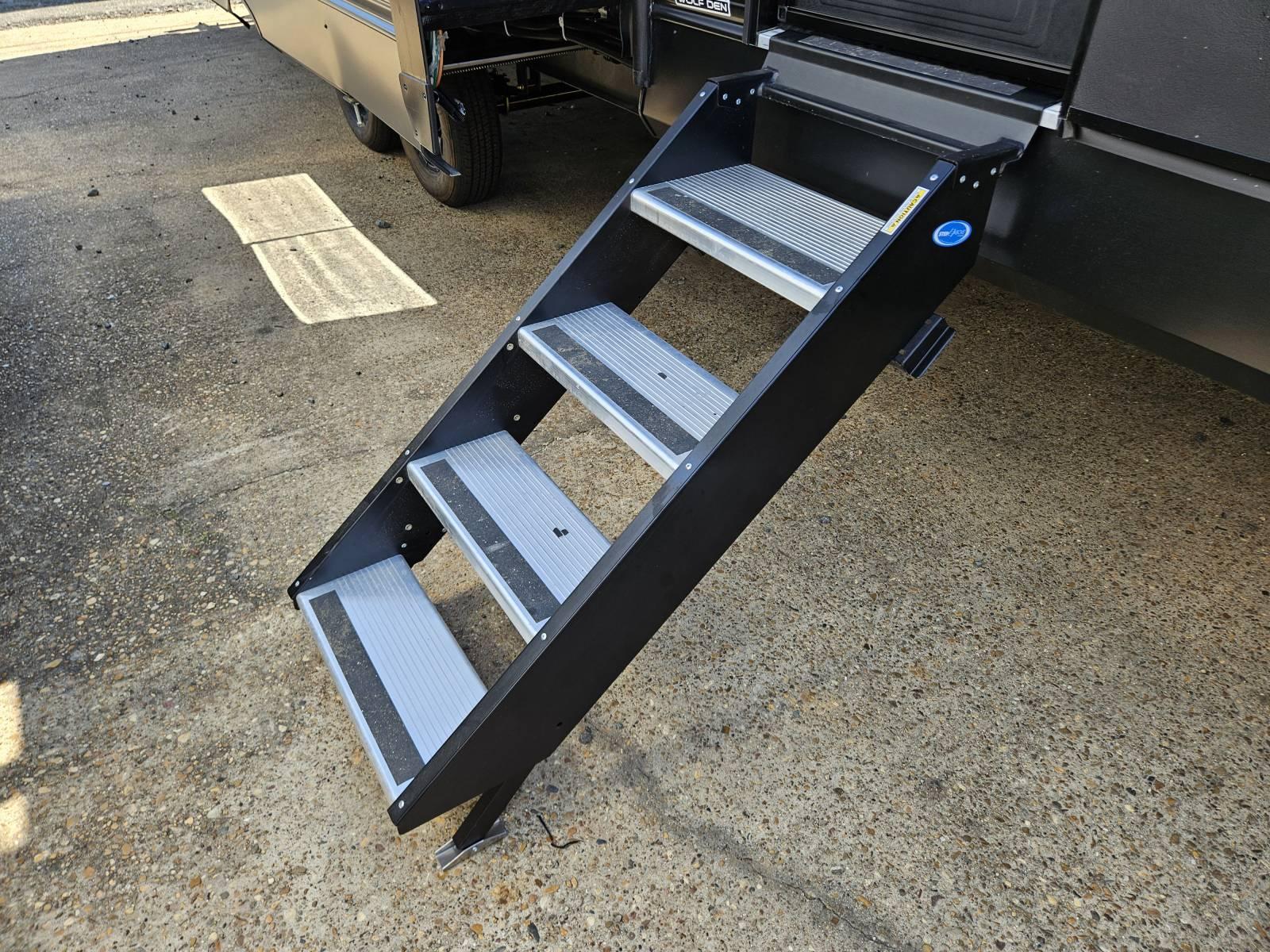 2026 Forest River 2026 Forest River Cherokee Wolf Den - thumbnail 32