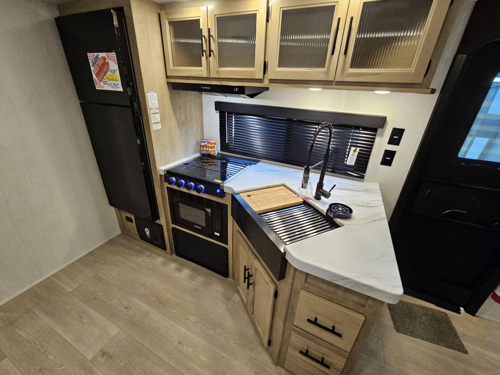 2026 Forest River 2026 Forest River Cherokee Wolf Den - thumbnail 12