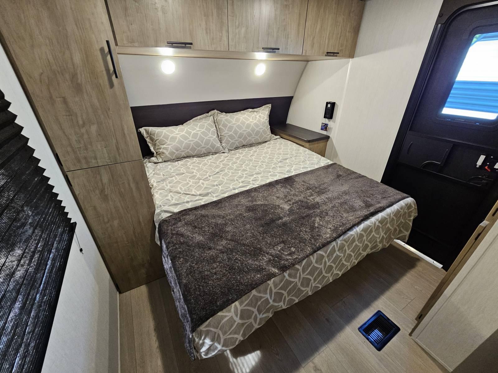 2026 Forest River 2026 Forest River Cherokee Wolf Den - thumbnail 19