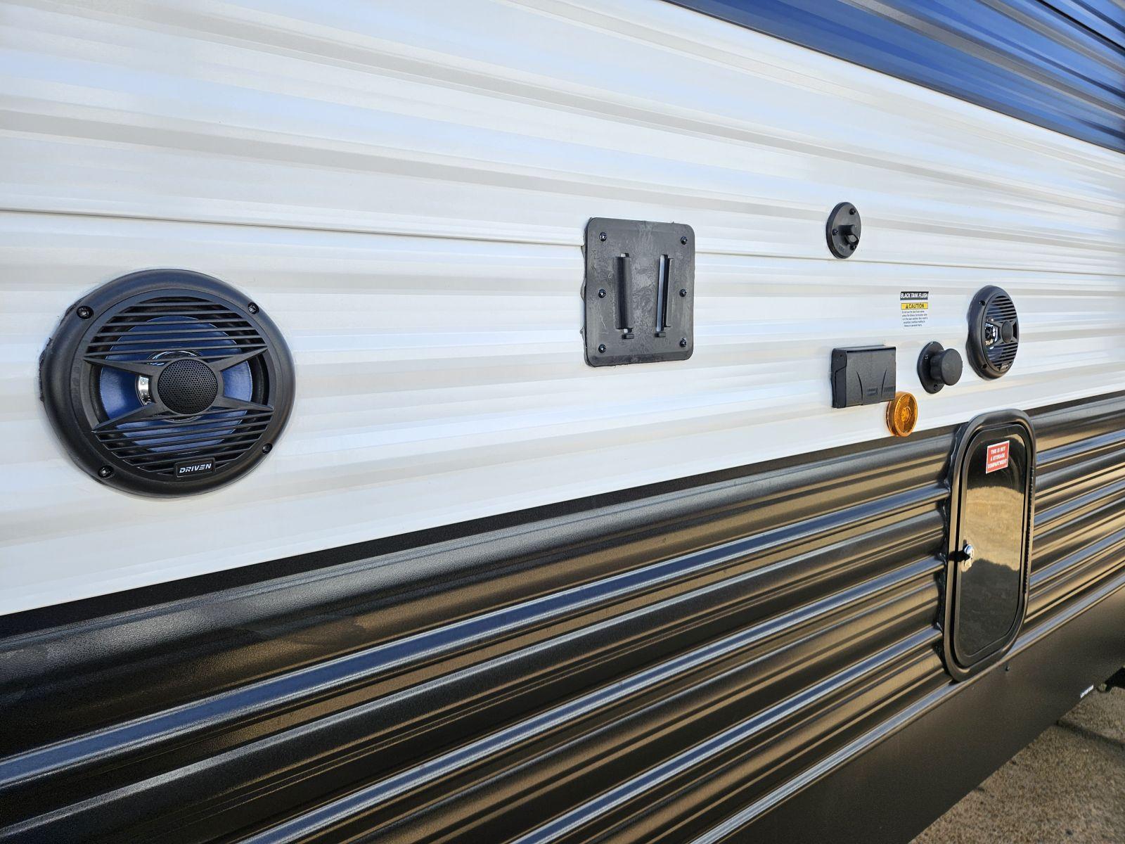 2026 Forest River 2026 Forest River Cherokee Wolf Den - thumbnail 30