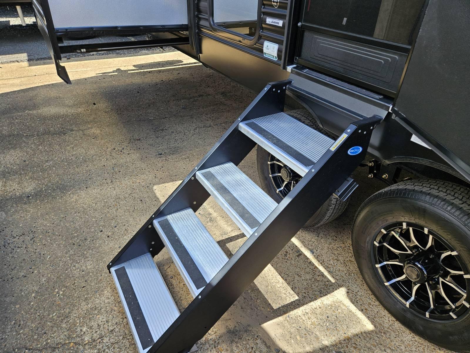 2026 Forest River 2026 Forest River Cherokee Wolf Den - thumbnail 31