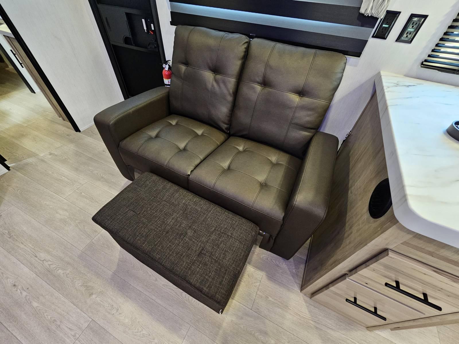 2026 Forest River 2026 Forest River Cherokee Grey Wolf - thumbnail 6