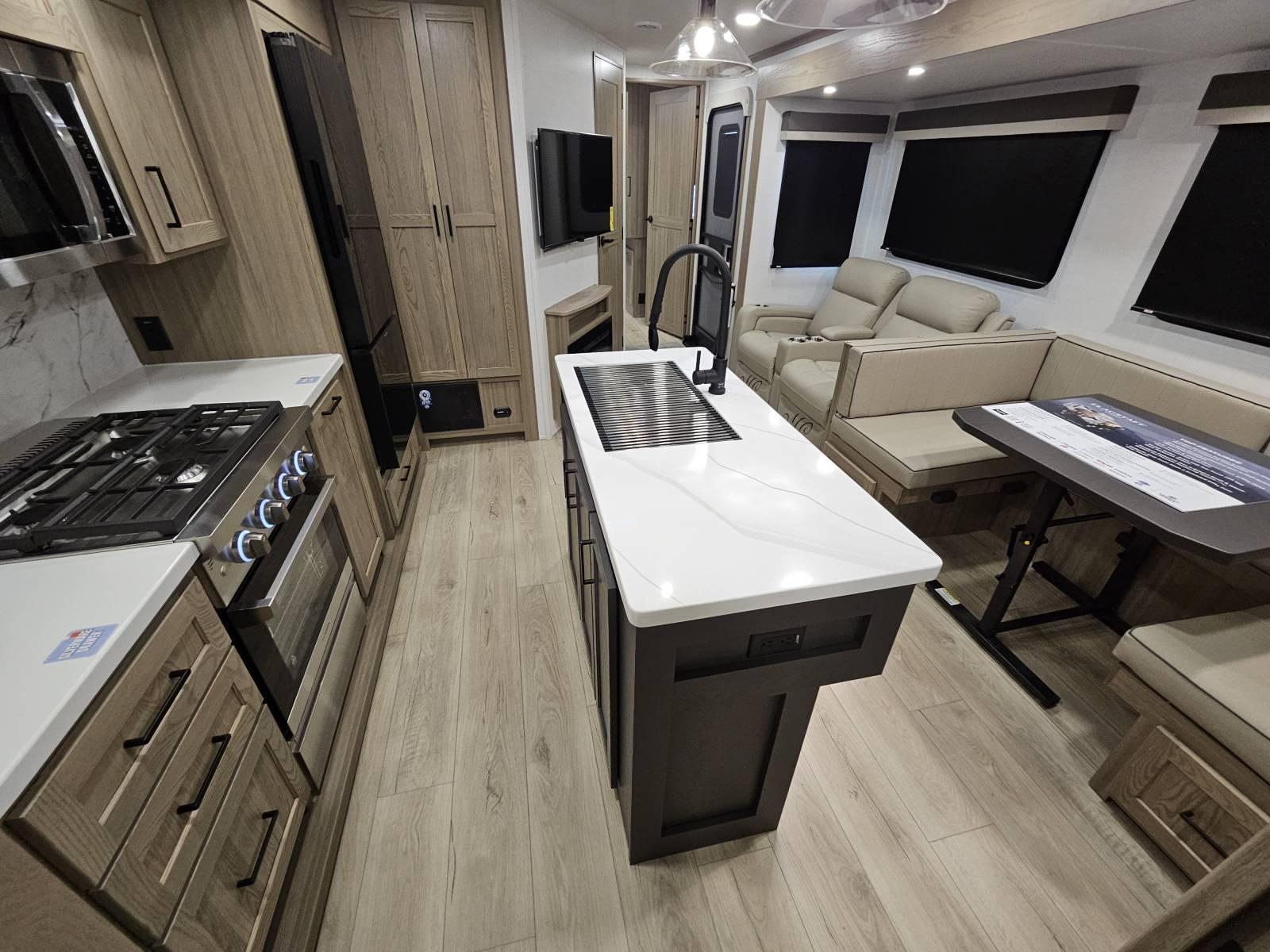 2026 Forest River 2026 Forest River Flagstaff Classic - thumbnail 5