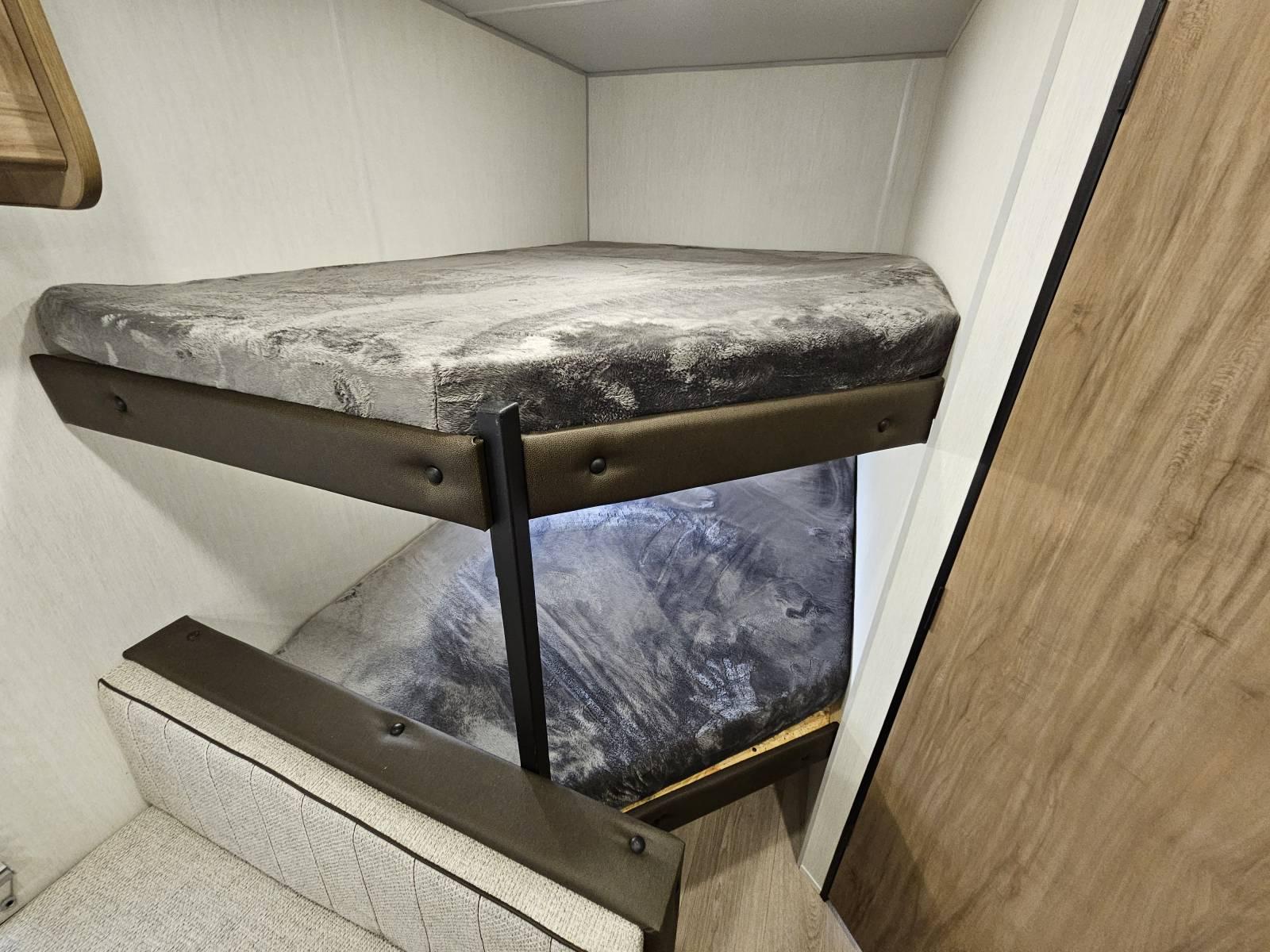 2026 Forest River 2026 Forest River Cherokee Grey Wolf - thumbnail 18