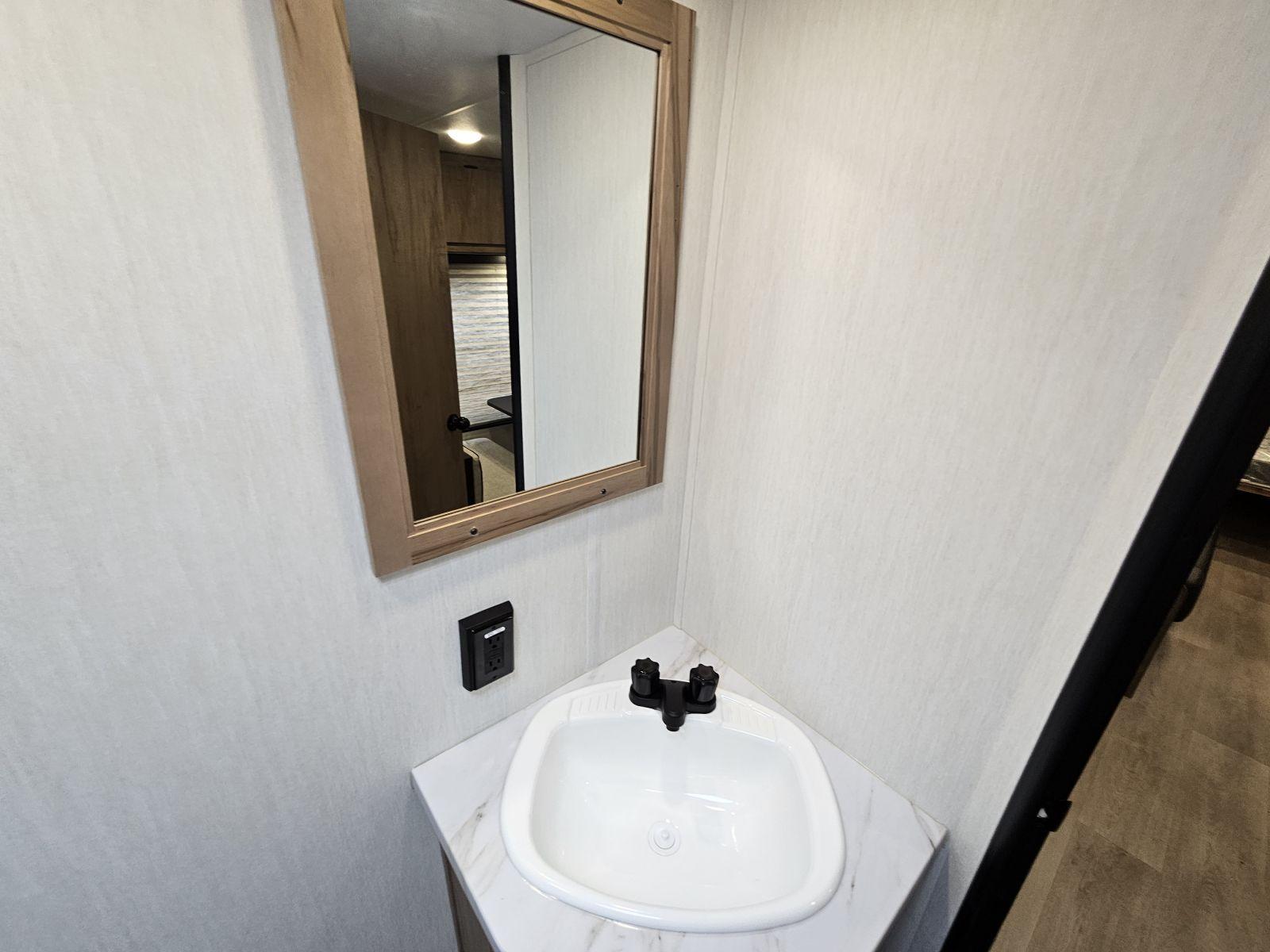 2026 Forest River 2026 Forest River Cherokee Grey Wolf - thumbnail 20