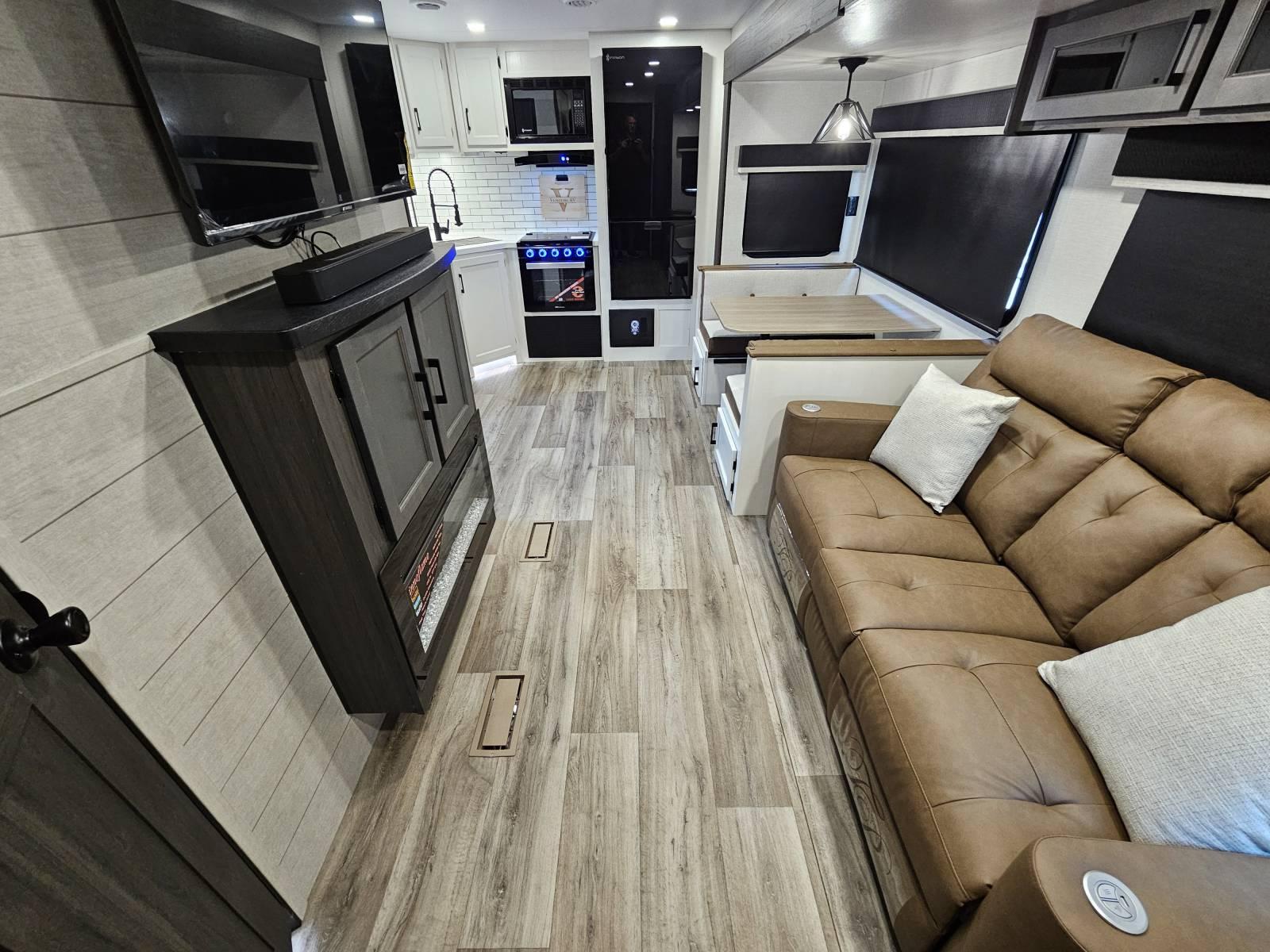 2026 Venture RV 2026 Venture RV SportTrek Touring Edition - thumbnail 5