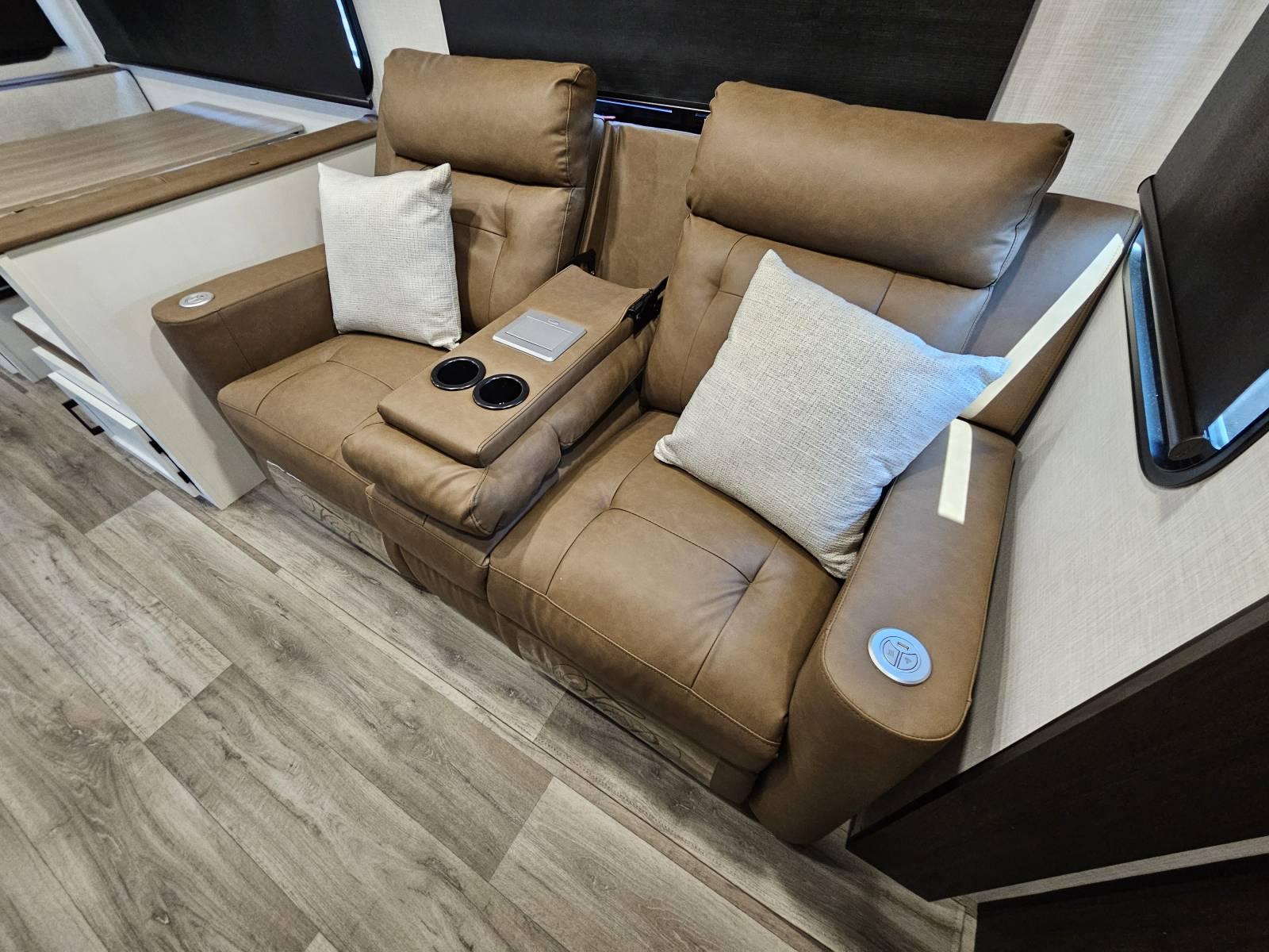 2026 Venture RV 2026 Venture RV SportTrek Touring Edition - thumbnail 6