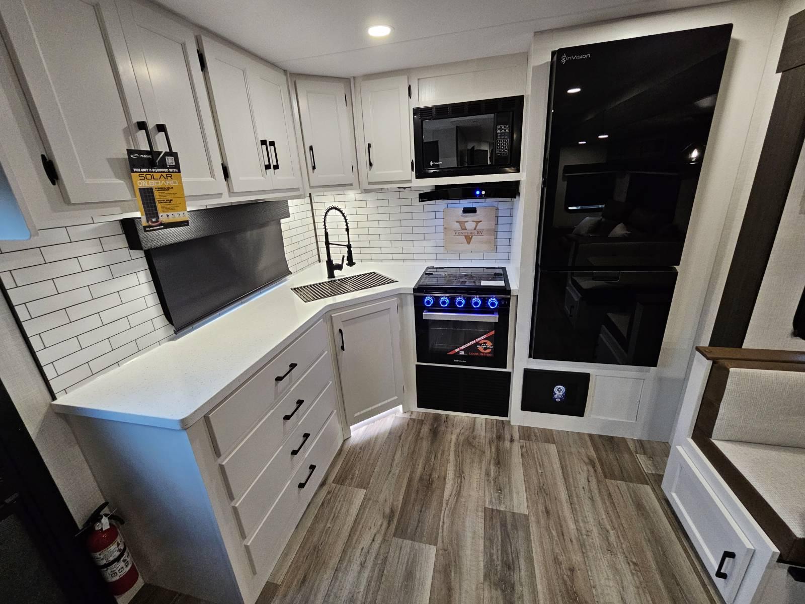 2026 Venture RV 2026 Venture RV SportTrek Touring Edition - thumbnail 8