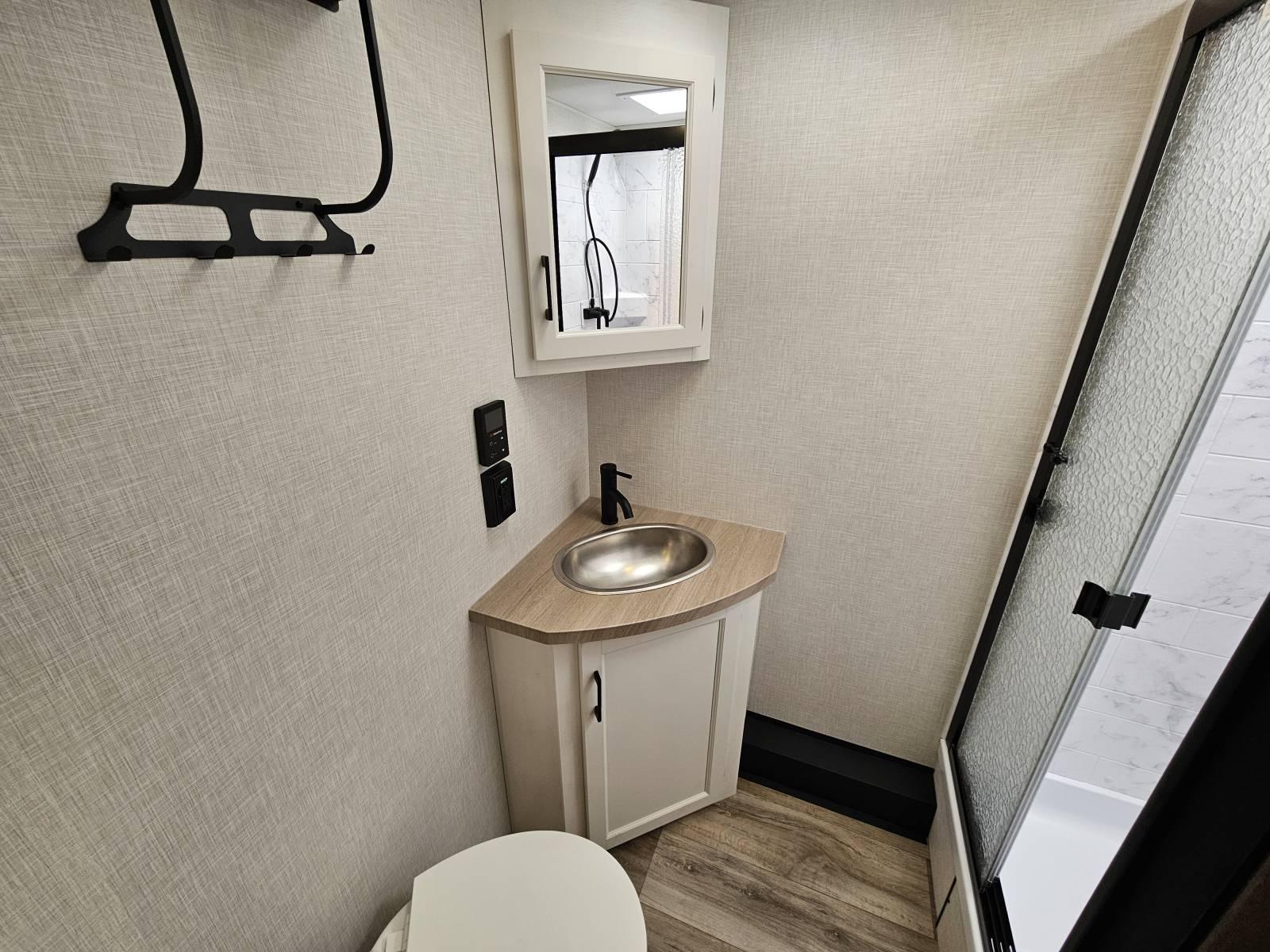 2026 Venture RV 2026 Venture RV SportTrek Touring Edition - thumbnail 18