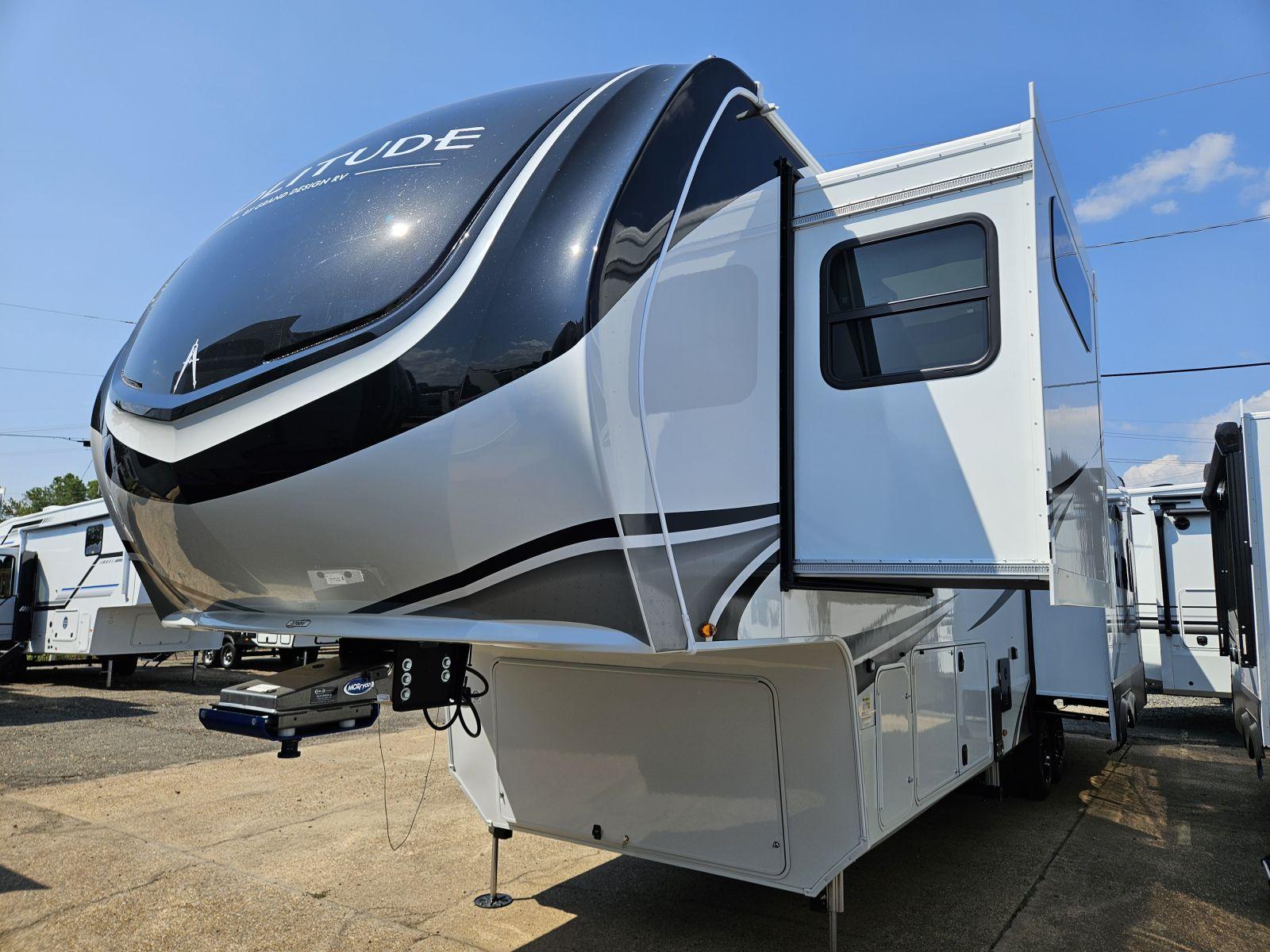 2026 Grand Design 2026 Grand Design Solitude - thumbnail 3