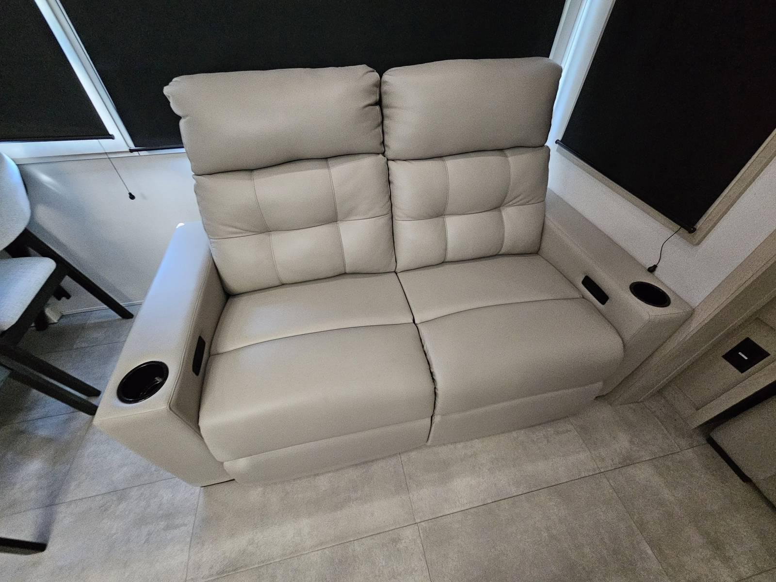 2026 Grand Design 2026 Grand Design Solitude - thumbnail 7