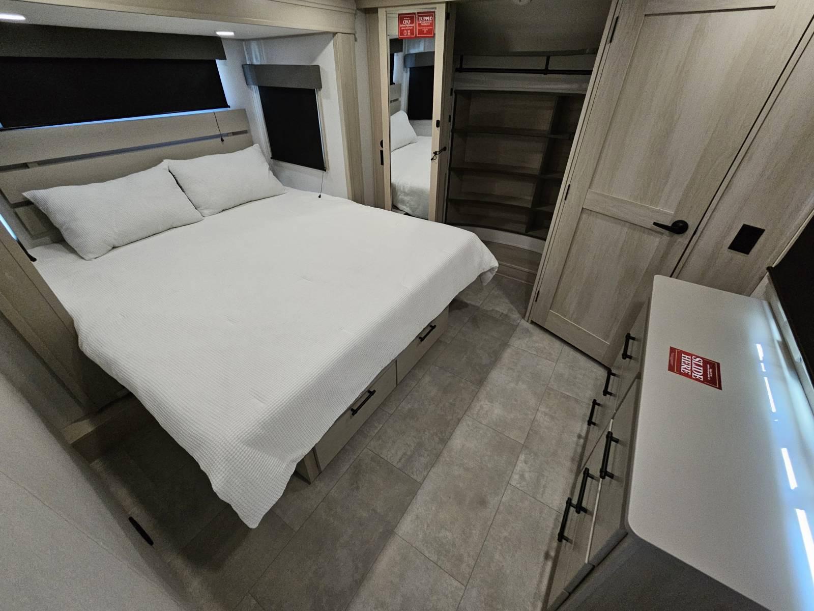 2026 Grand Design 2026 Grand Design Solitude - thumbnail 16