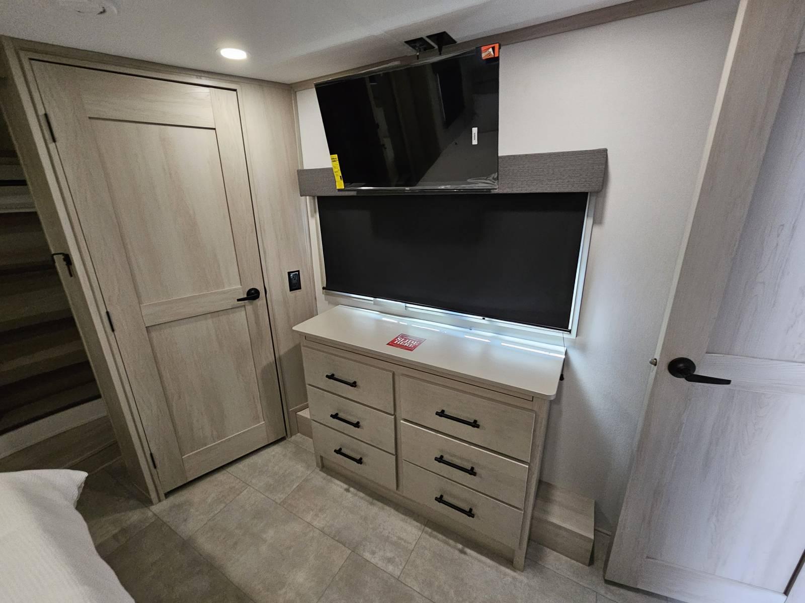 2026 Grand Design 2026 Grand Design Solitude - thumbnail 18