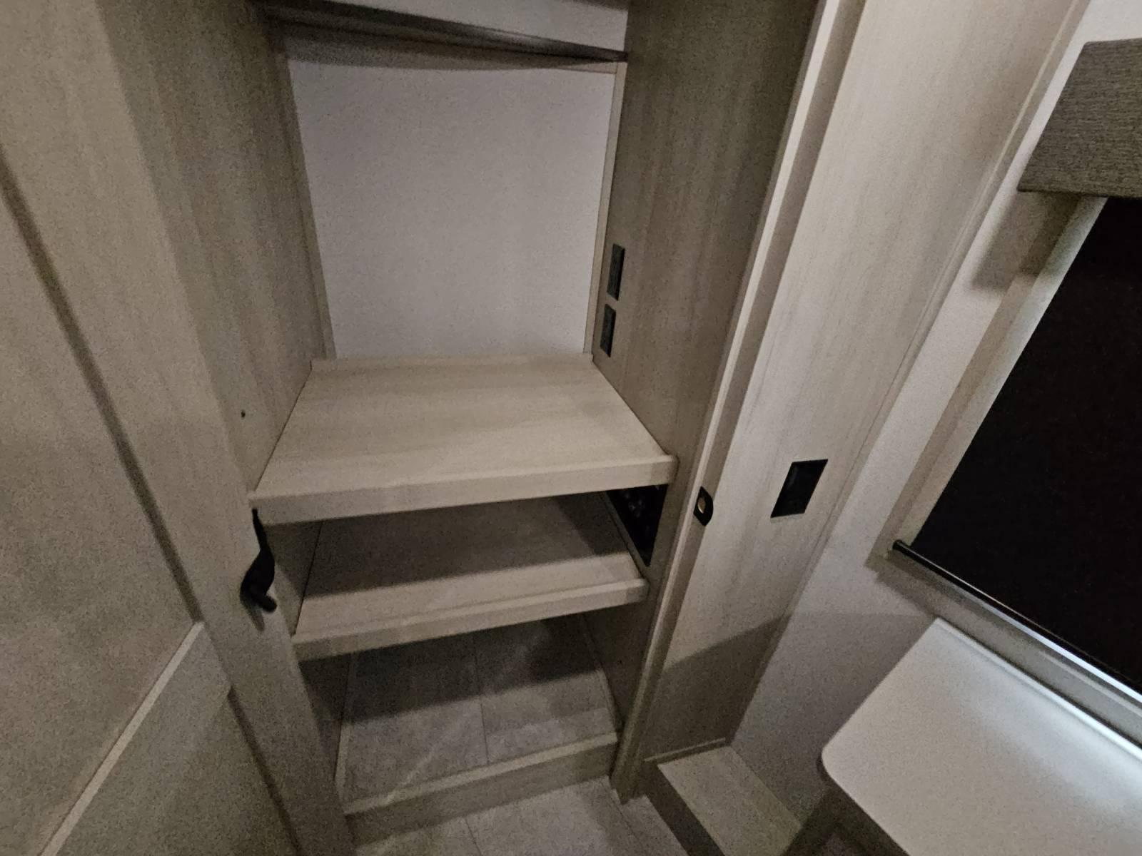 2026 Grand Design 2026 Grand Design Solitude - thumbnail 20