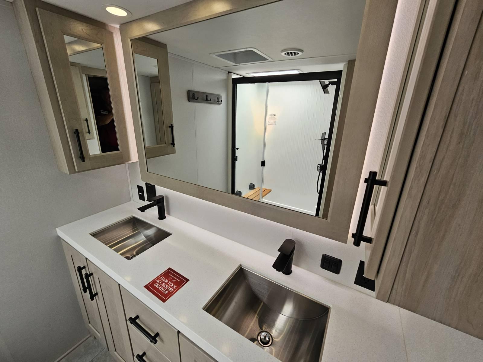 2026 Grand Design 2026 Grand Design Solitude - thumbnail 23