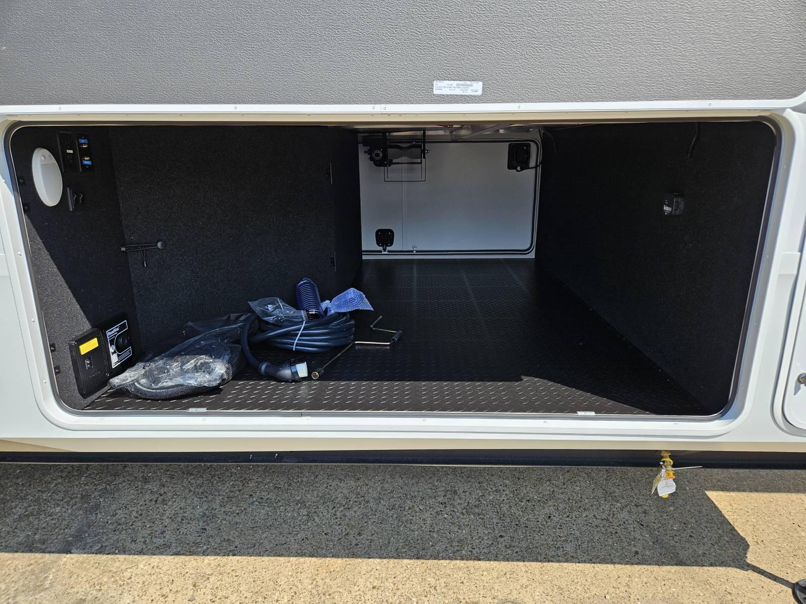 2026 Grand Design 2026 Grand Design Solitude - thumbnail 26