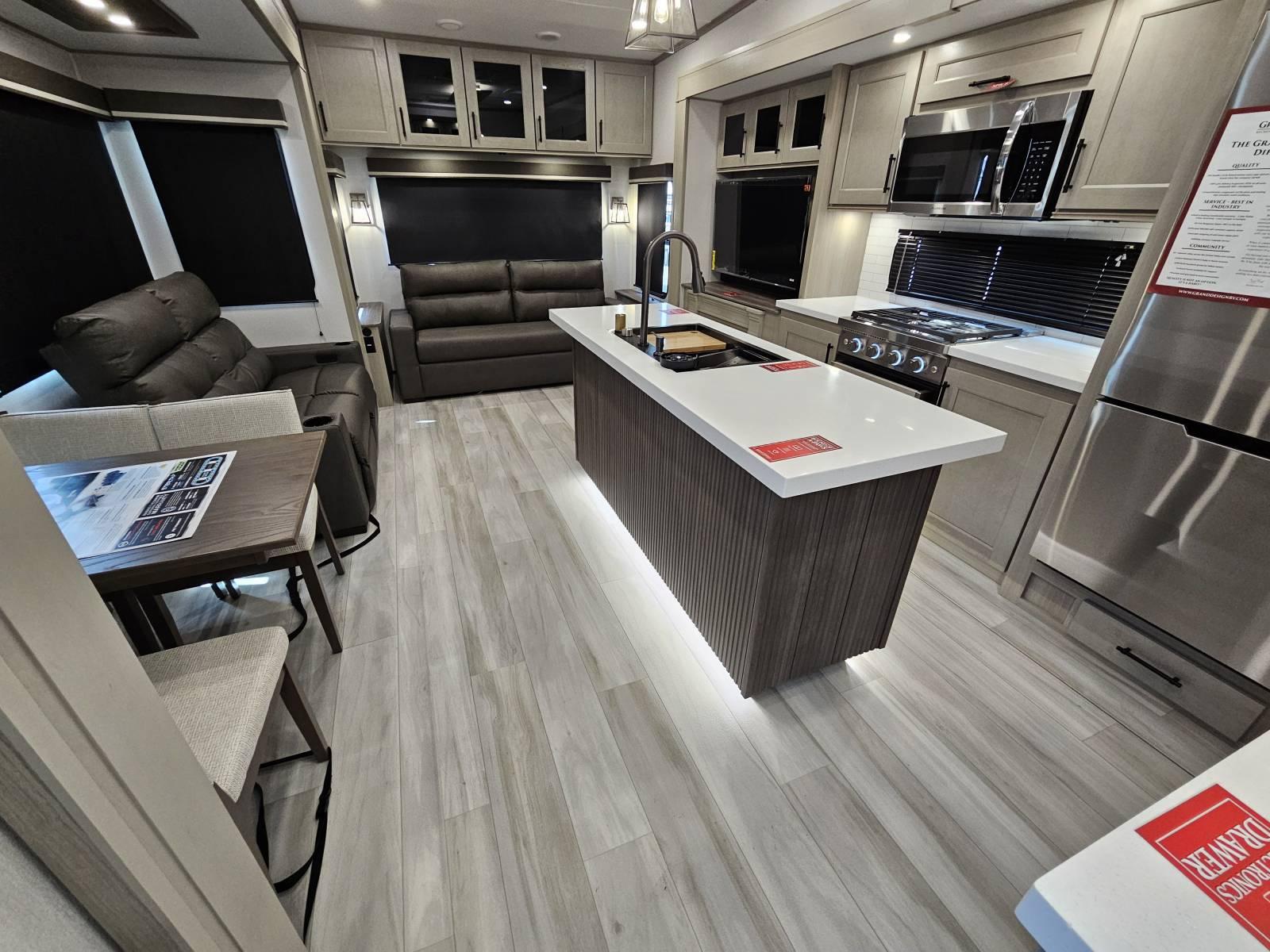 2026 Grand Design 2026 Grand Design Influence - thumbnail 4