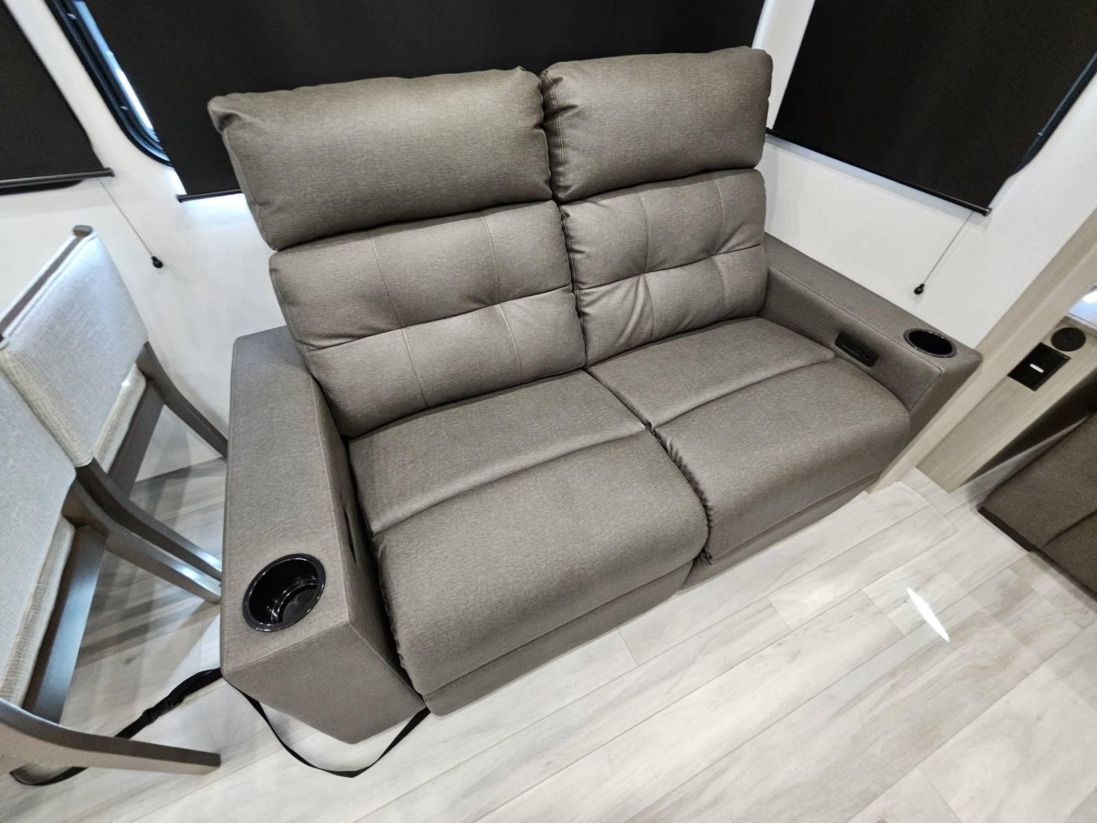 2026 Grand Design 2026 Grand Design Influence - thumbnail 7