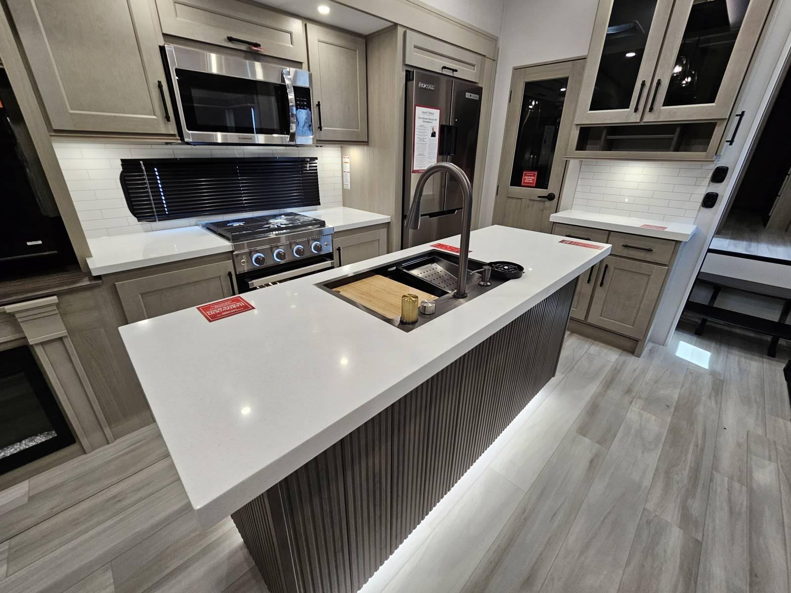 2026 Grand Design 2026 Grand Design Influence - thumbnail 9