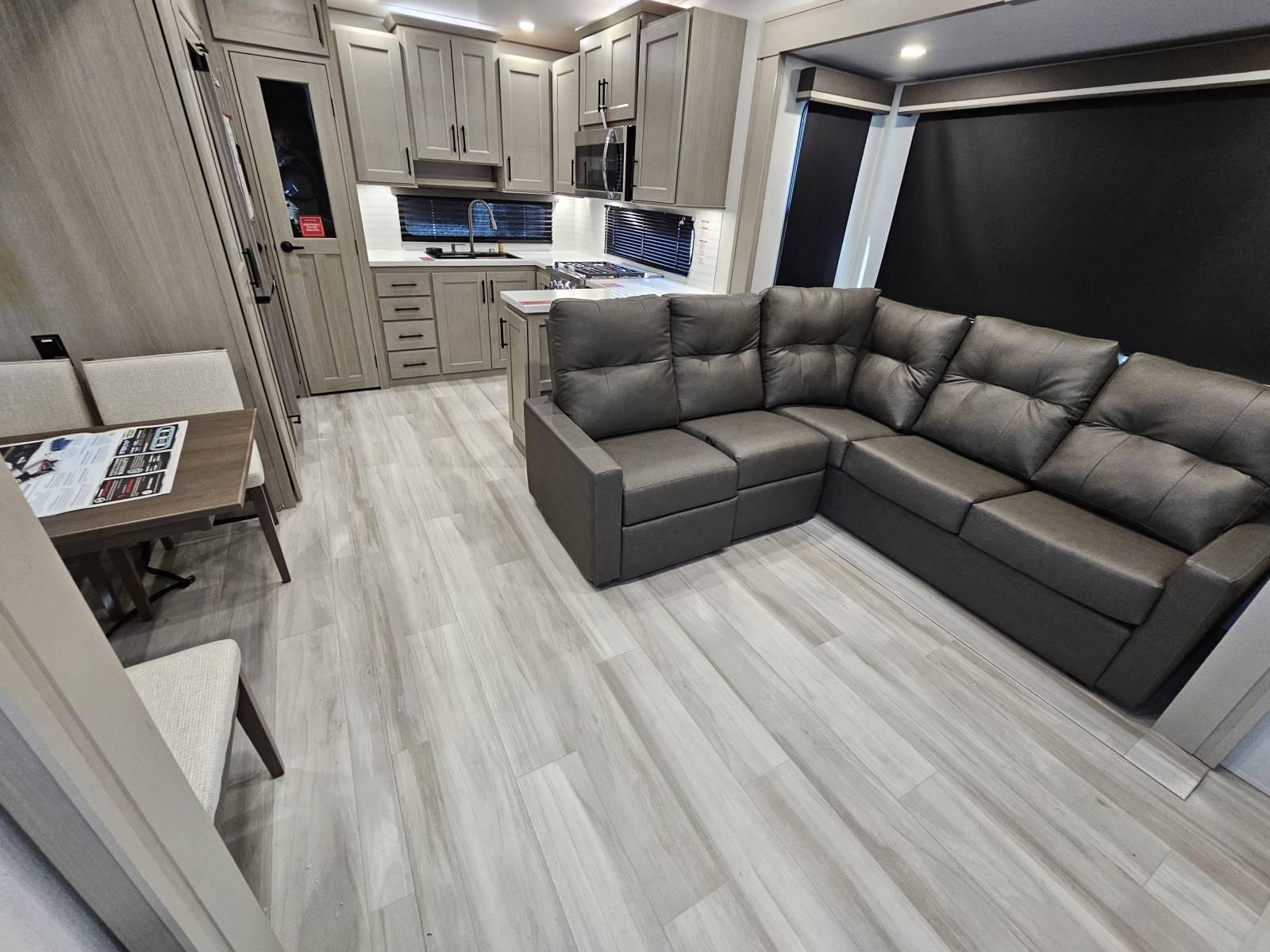 2026 Grand Design 2026 Grand Design Influence - thumbnail 4