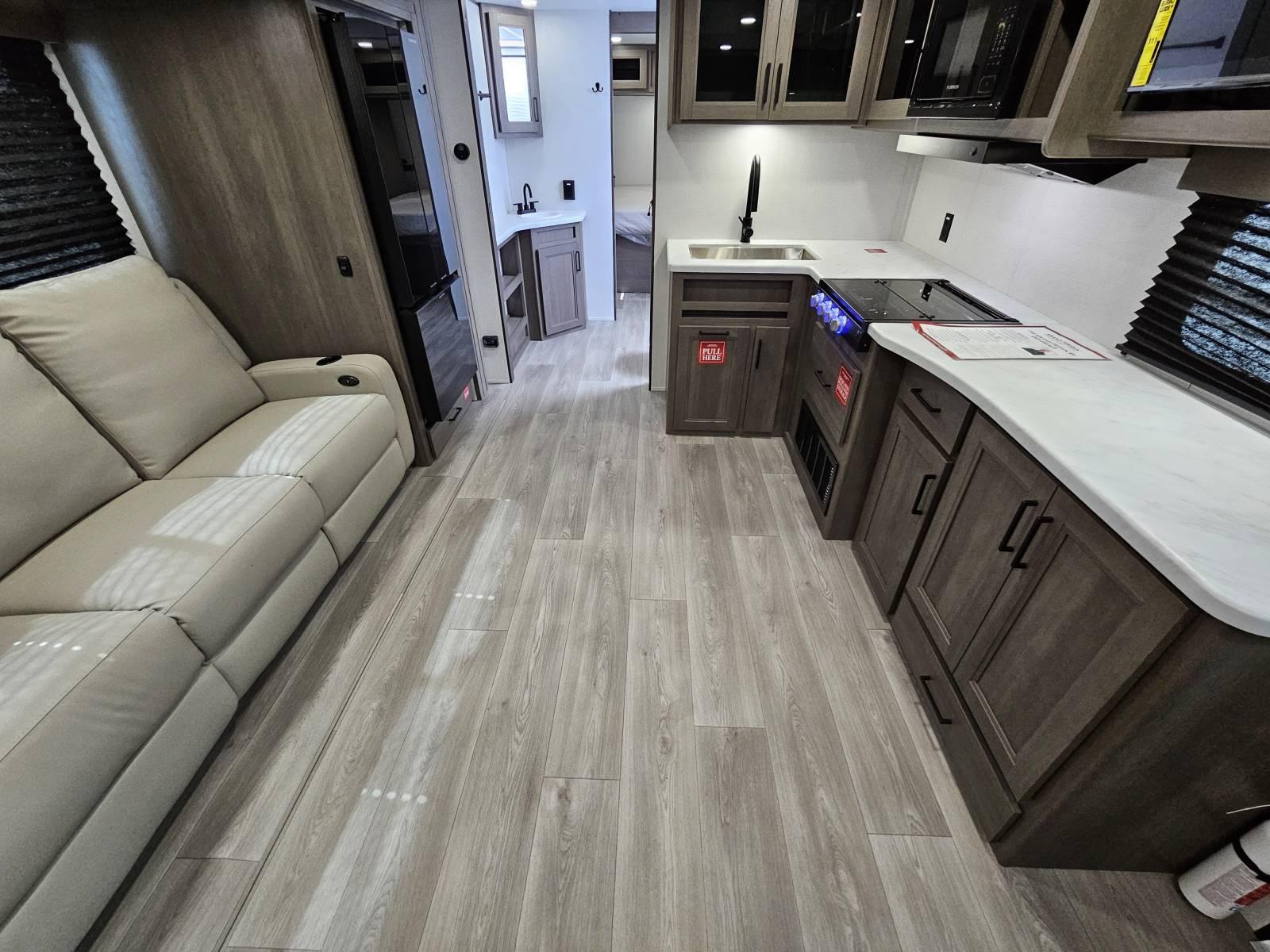 2026 Grand Design 2026 Grand Design Transcend - thumbnail 4