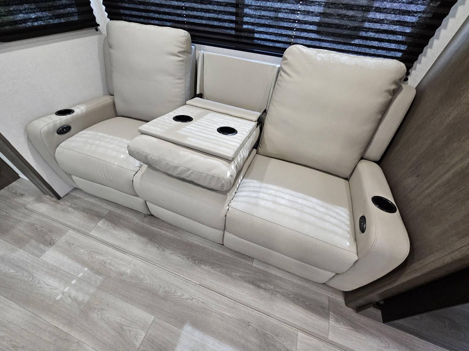 2026 Grand Design 2026 Grand Design Transcend - thumbnail 7