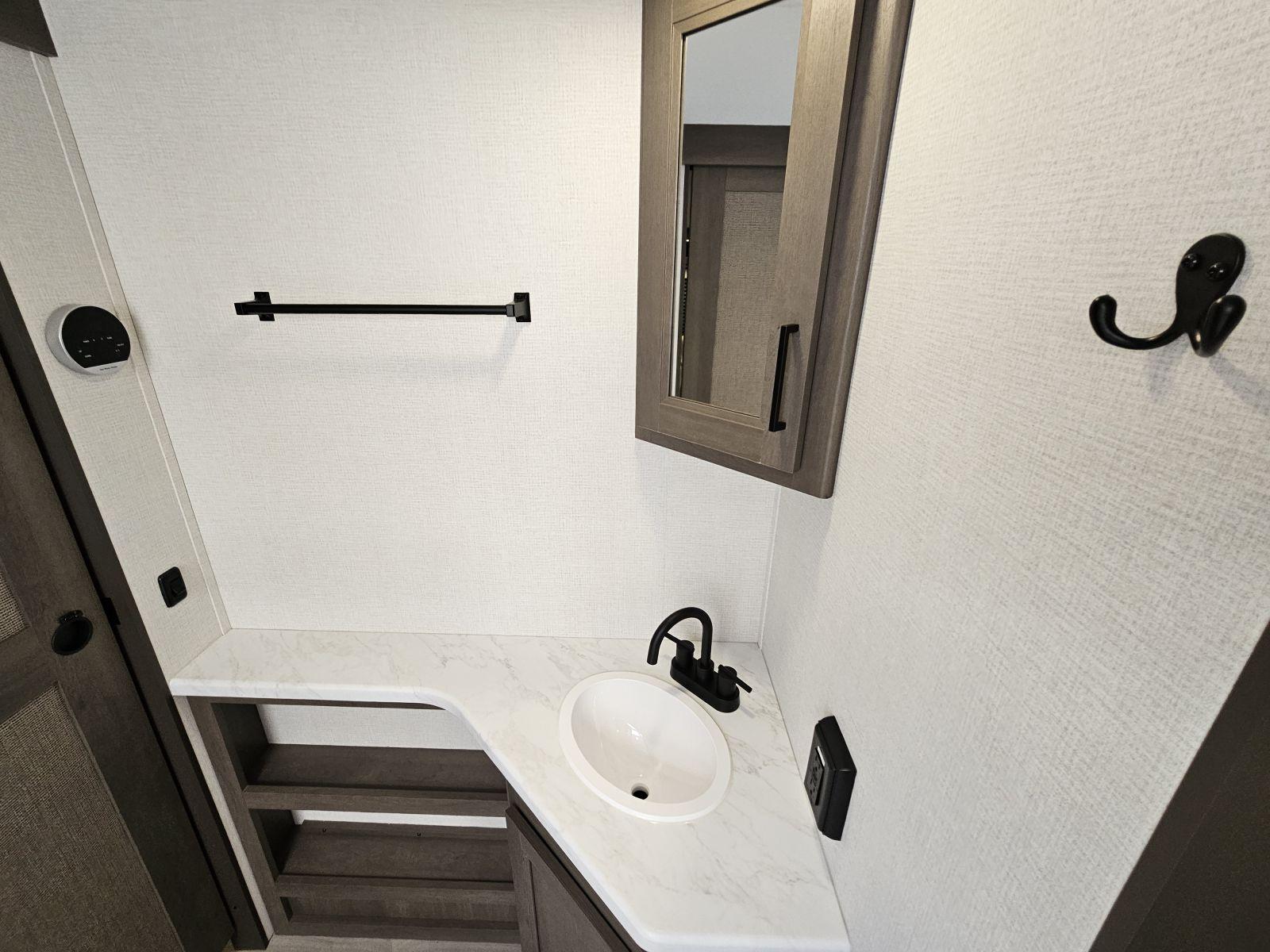 2026 Grand Design 2026 Grand Design Transcend - thumbnail 16