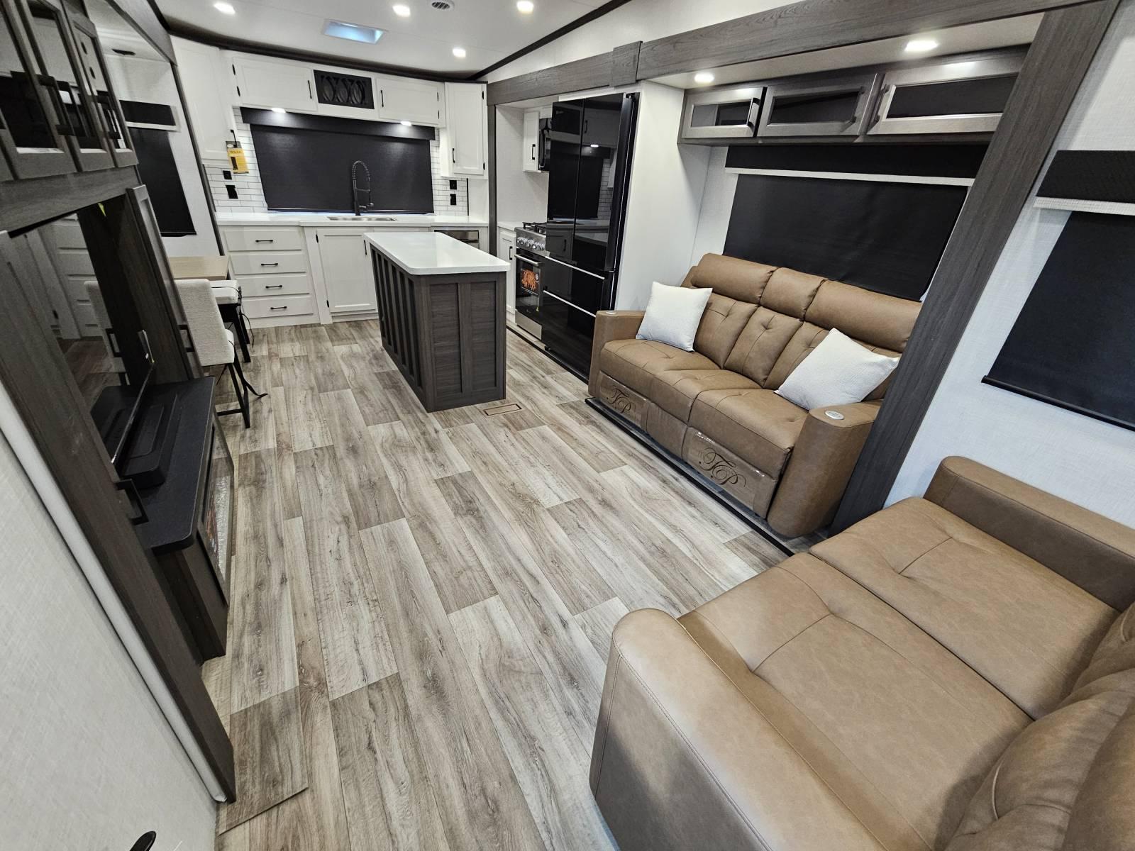 2026 Venture RV 2026 Venture RV SportTrek Touring Edition - thumbnail 4