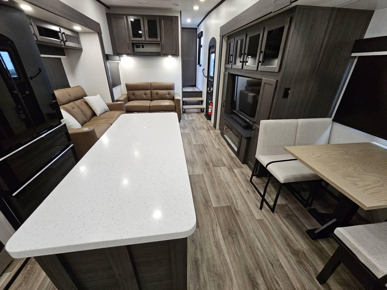 2026 Venture RV 2026 Venture RV SportTrek Touring Edition - thumbnail 5