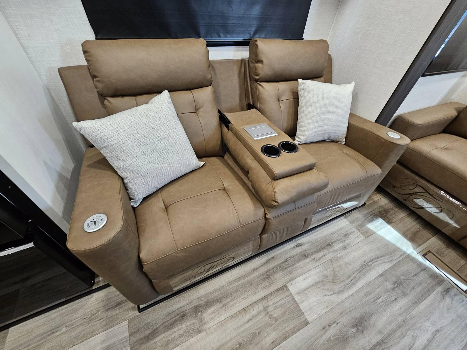 2026 Venture RV 2026 Venture RV SportTrek Touring Edition - thumbnail 7