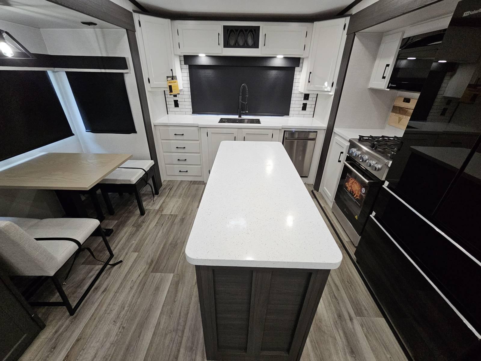 2026 Venture RV 2026 Venture RV SportTrek Touring Edition - thumbnail 9