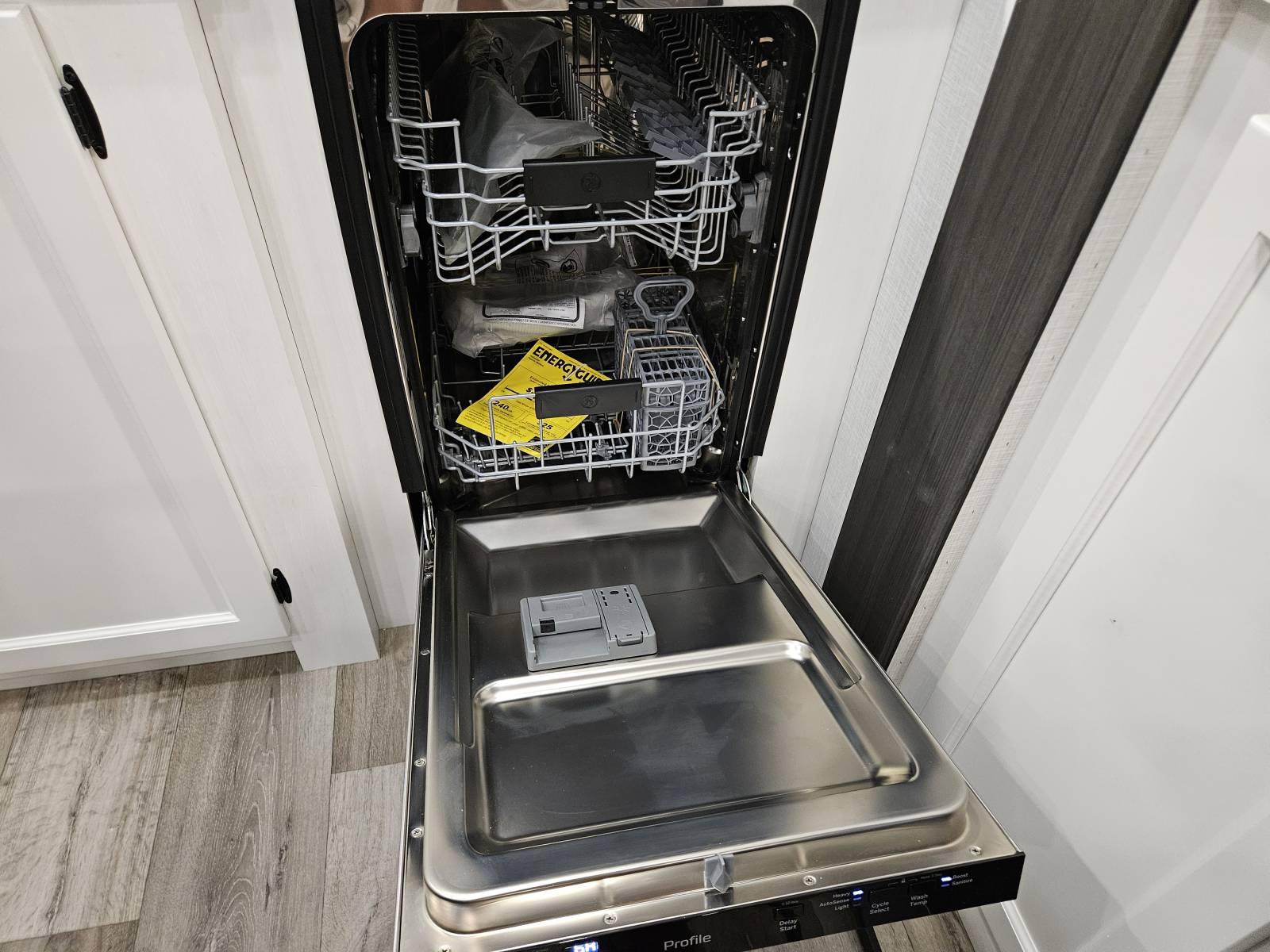 2026 Venture RV 2026 Venture RV SportTrek Touring Edition - thumbnail 14