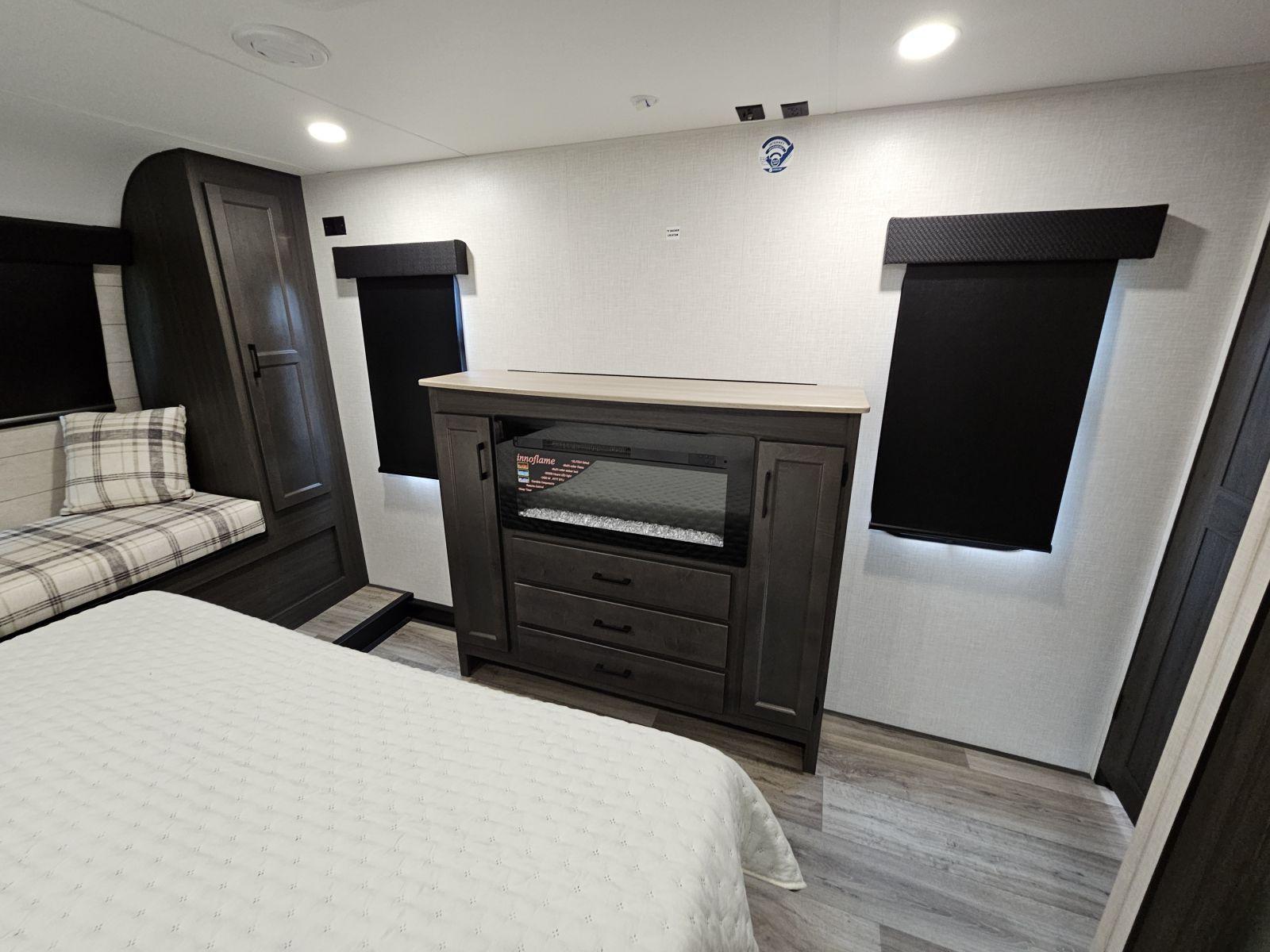 2026 Venture RV 2026 Venture RV SportTrek Touring Edition - thumbnail 18