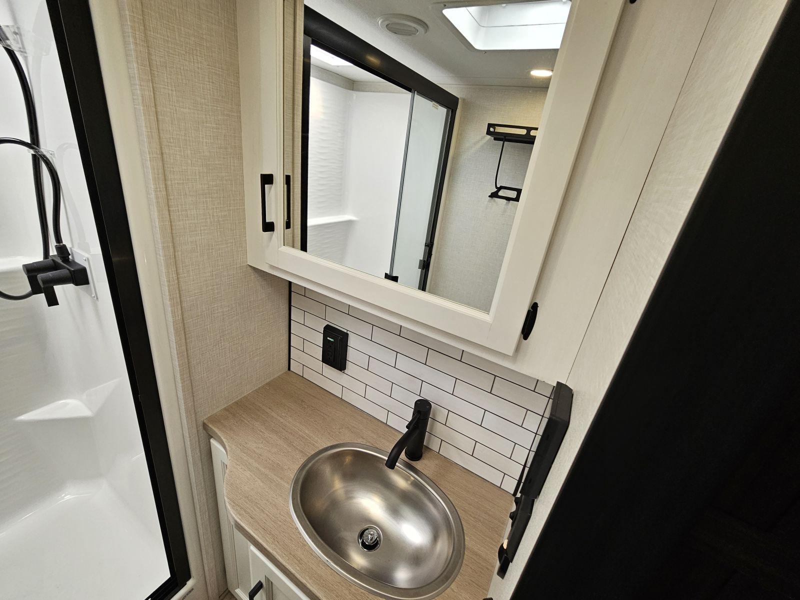 2026 Venture RV 2026 Venture RV SportTrek Touring Edition - thumbnail 23