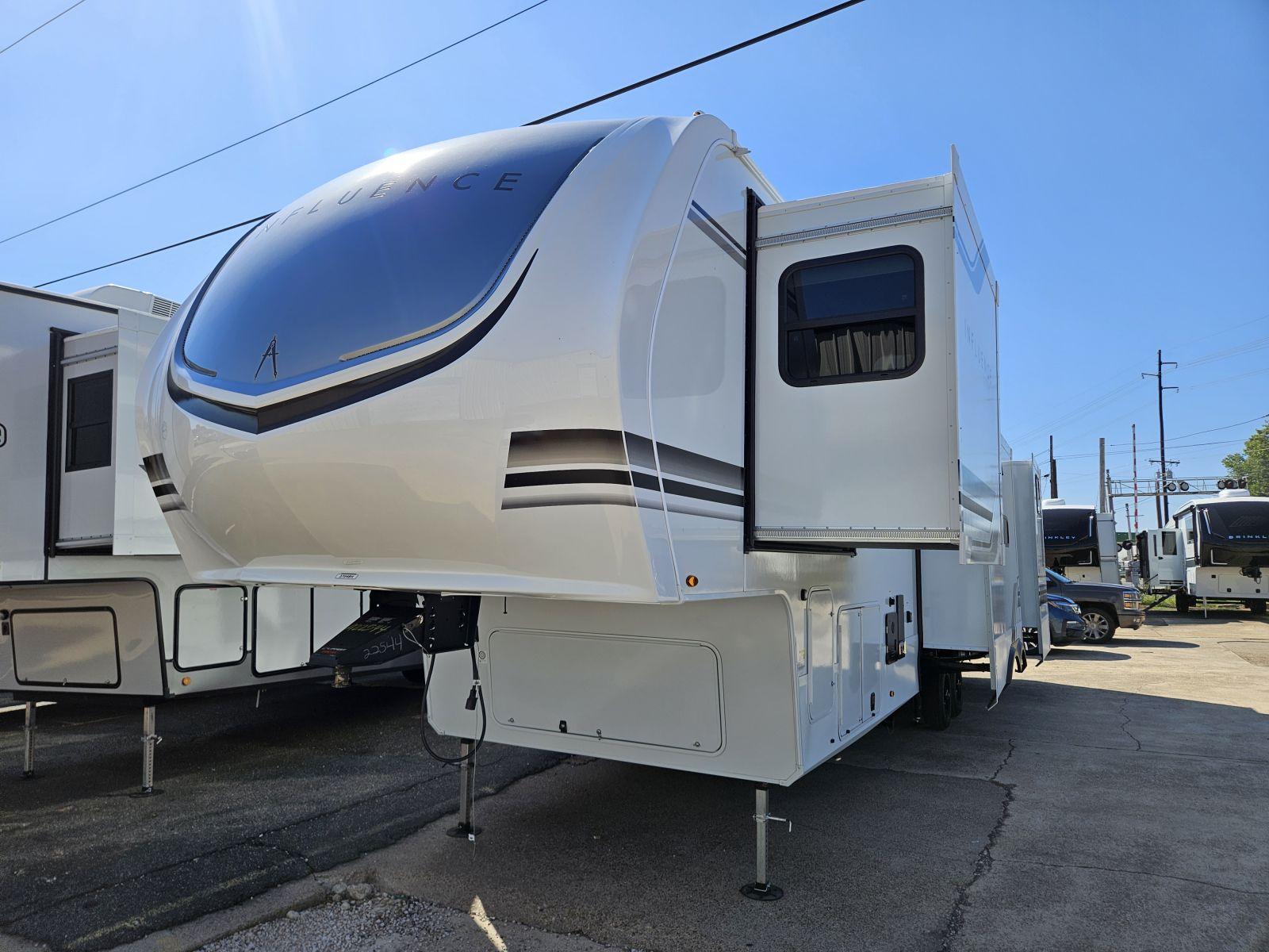 2026 Grand Design 2026 Grand Design Influence - thumbnail 3