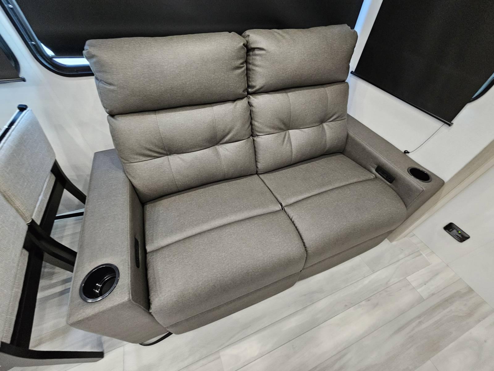 2026 Grand Design 2026 Grand Design Influence - thumbnail 6