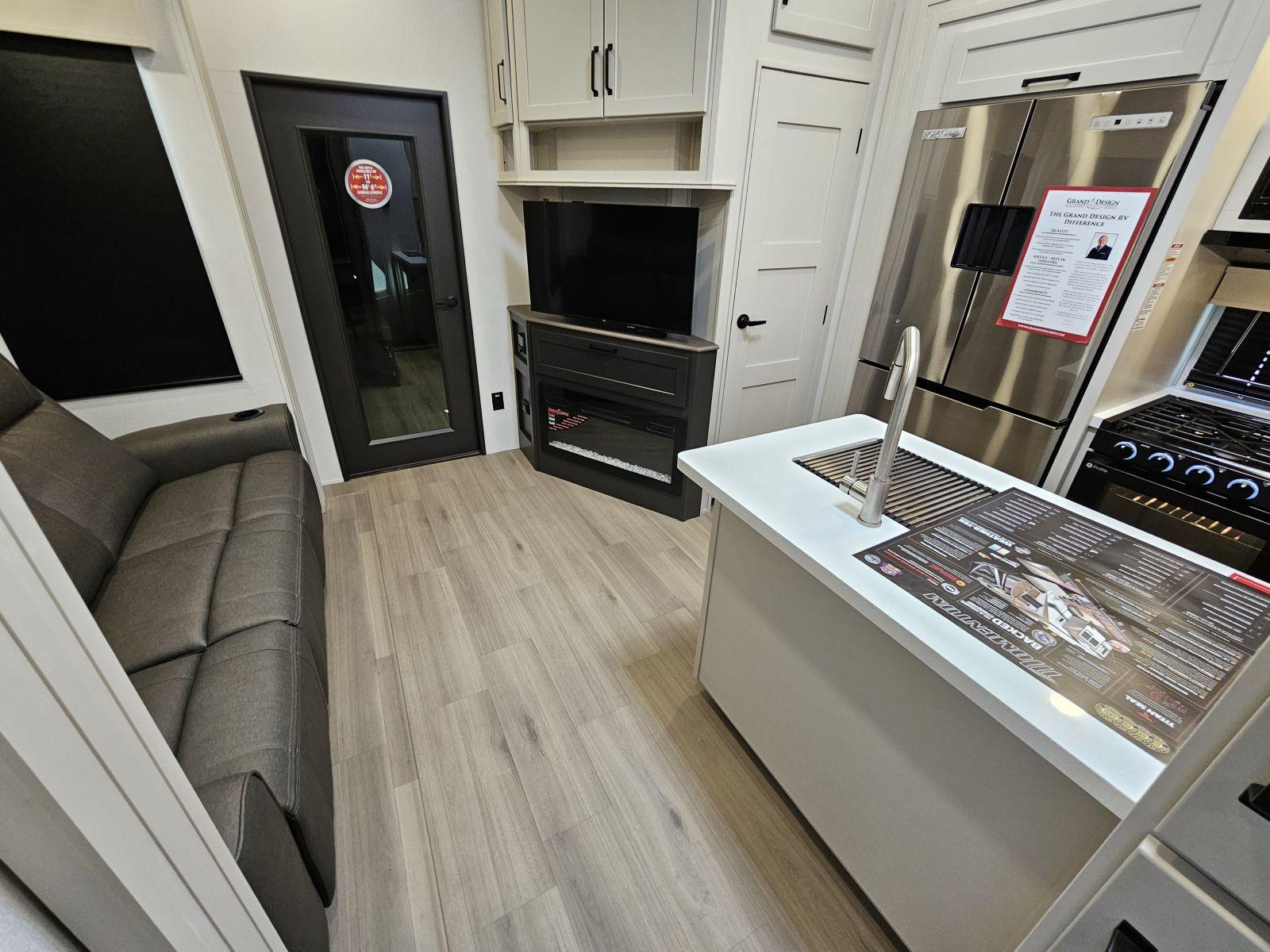 2026 Grand Design 2026 Grand Design Momentum G-Class - thumbnail 4