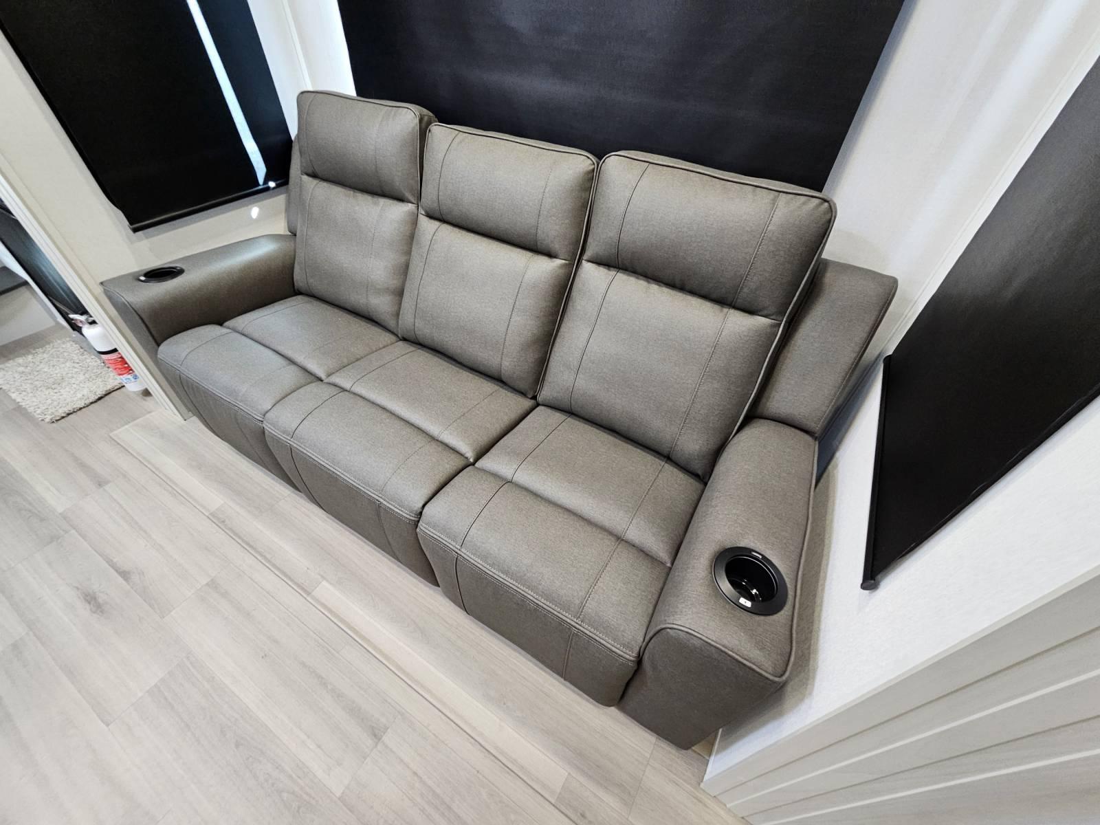 2026 Grand Design 2026 Grand Design Momentum G-Class - thumbnail 6