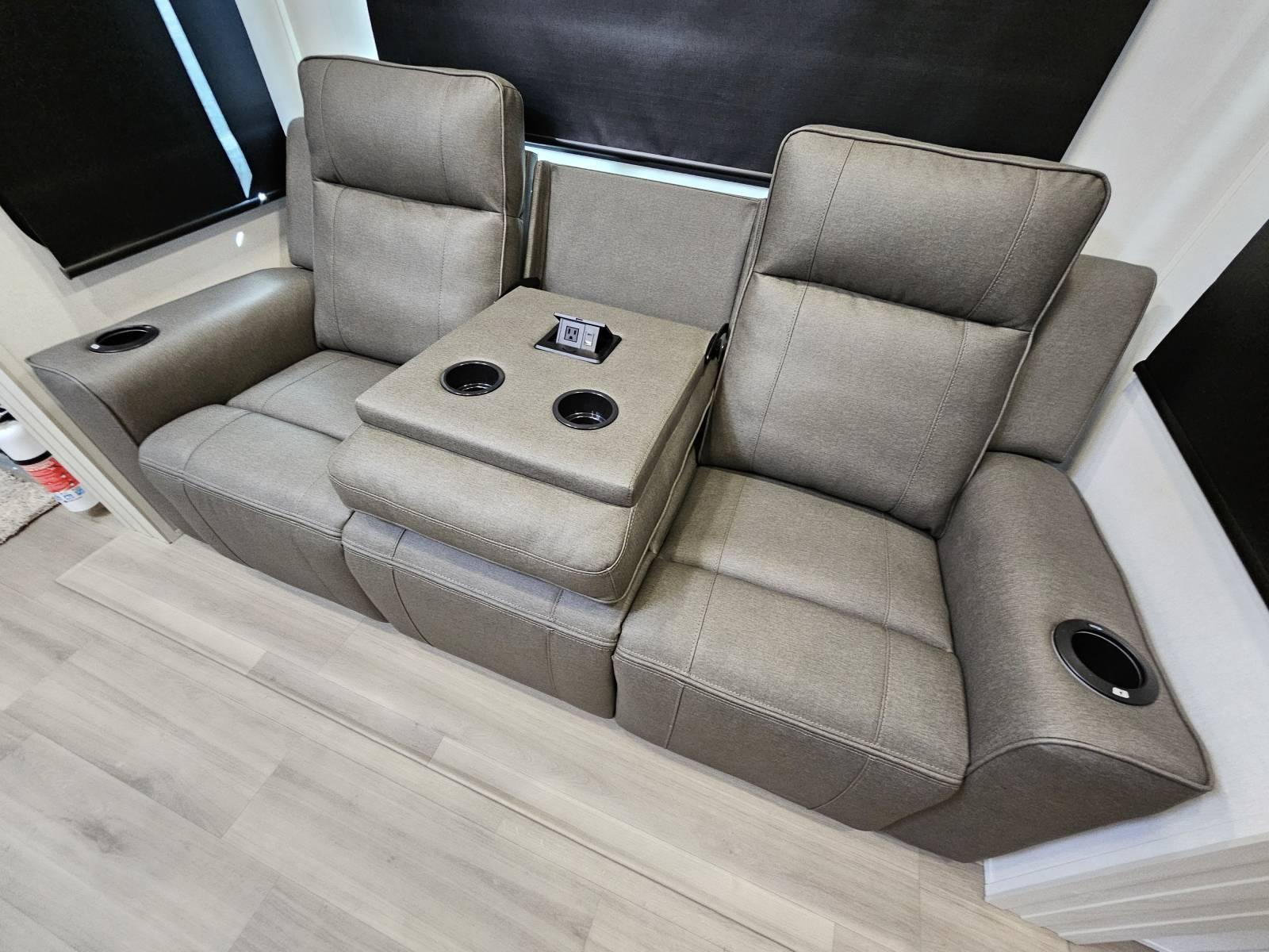 2026 Grand Design 2026 Grand Design Momentum G-Class - thumbnail 7