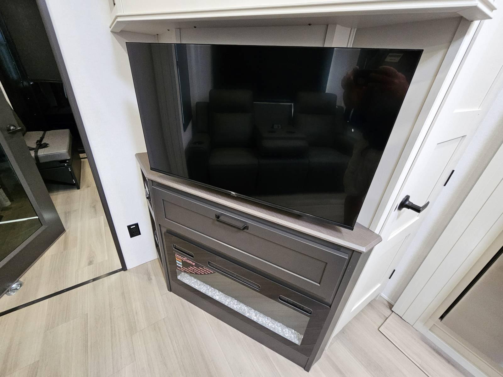 2026 Grand Design 2026 Grand Design Momentum G-Class - thumbnail 8