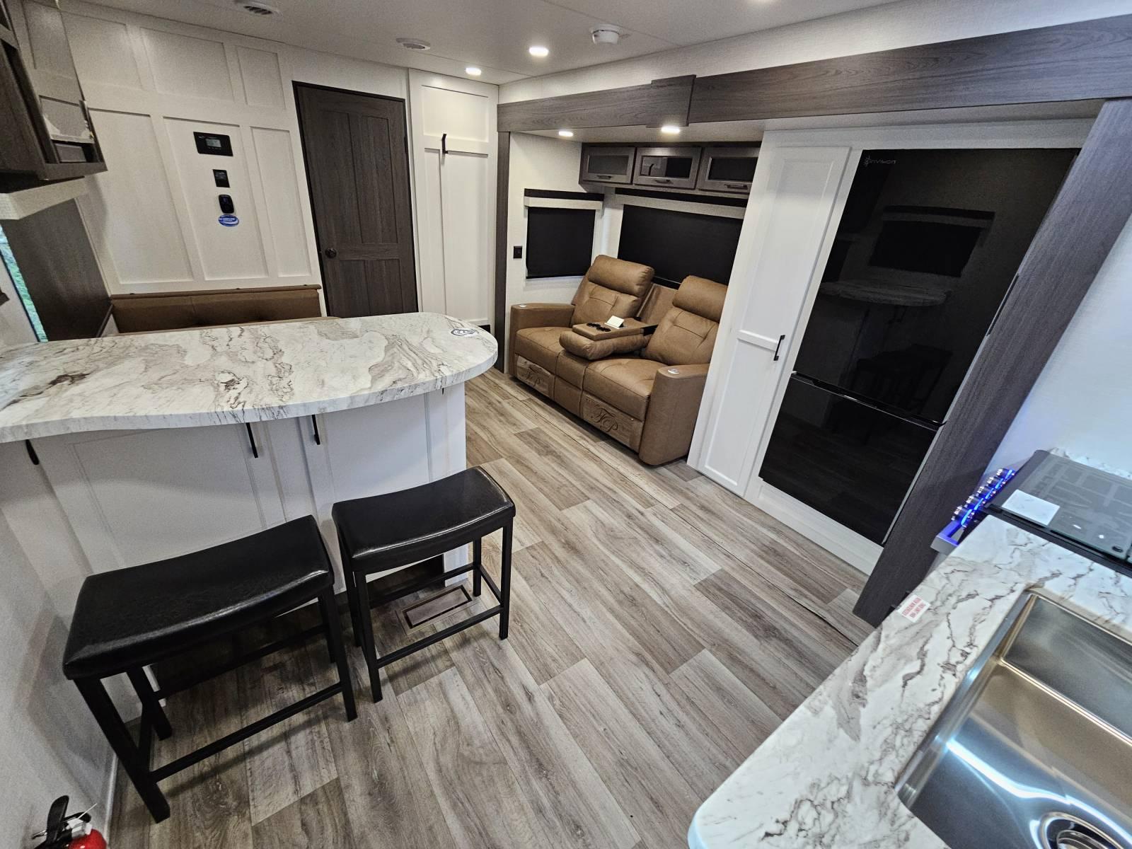 2026 Venture RV 2026 Venture RV SportTrek - thumbnail 4