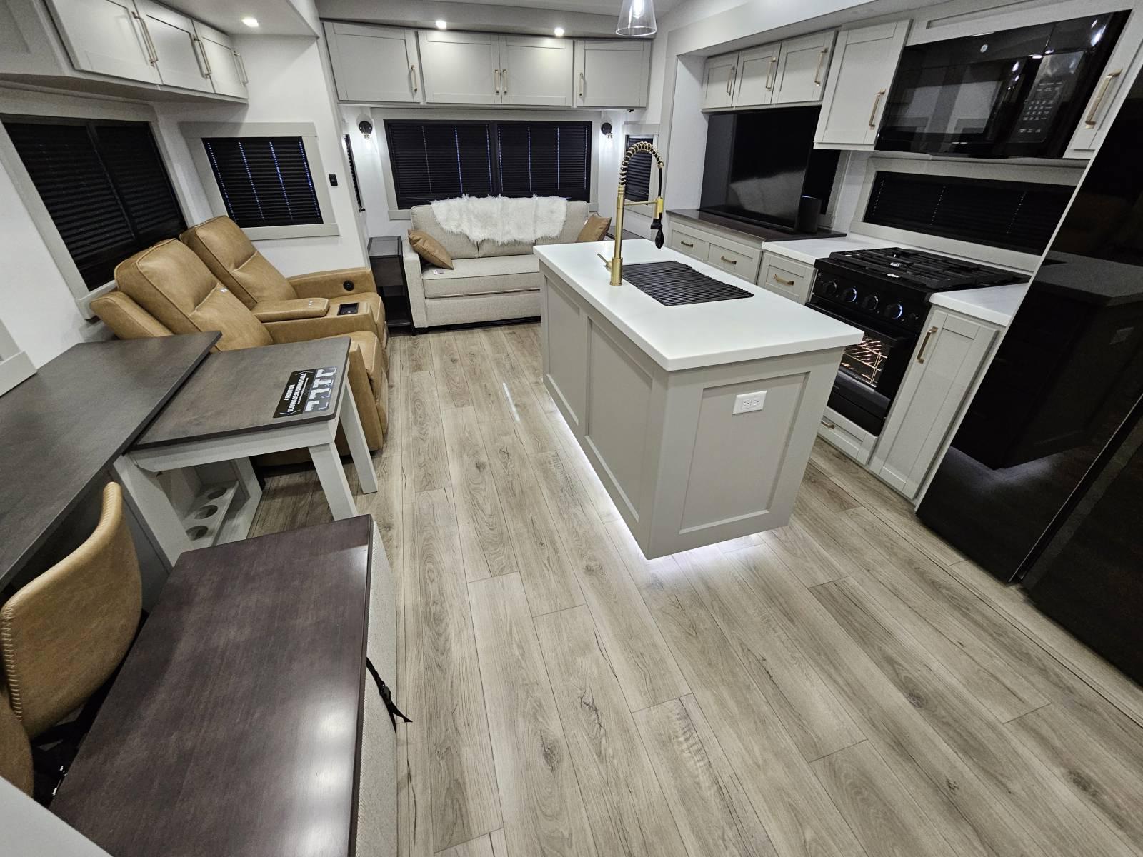 2026 Brinkley 2026 Brinkley Model Z - thumbnail 4