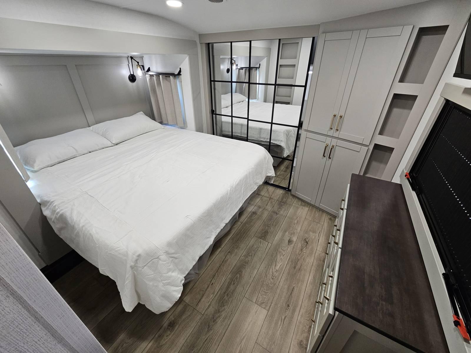 2026 Brinkley 2026 Brinkley Model Z - thumbnail 18