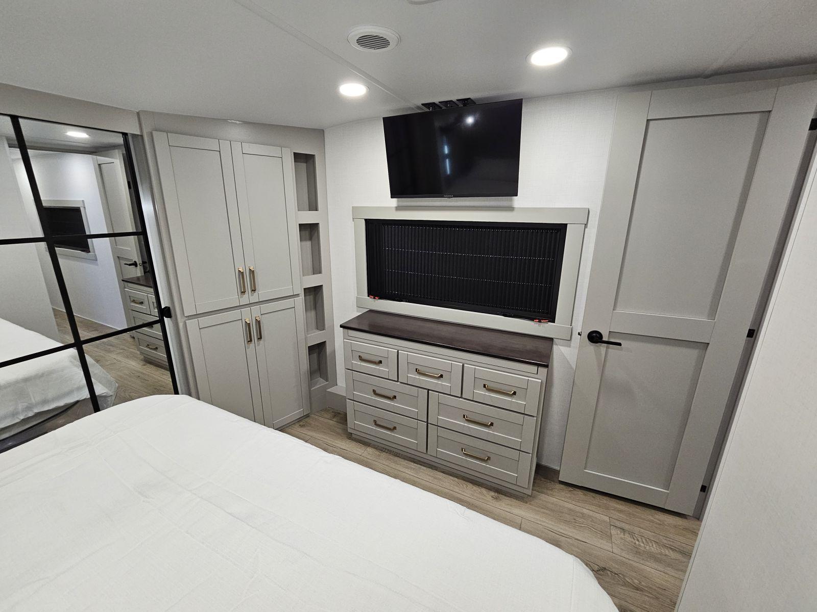 2026 Brinkley 2026 Brinkley Model Z - thumbnail 19